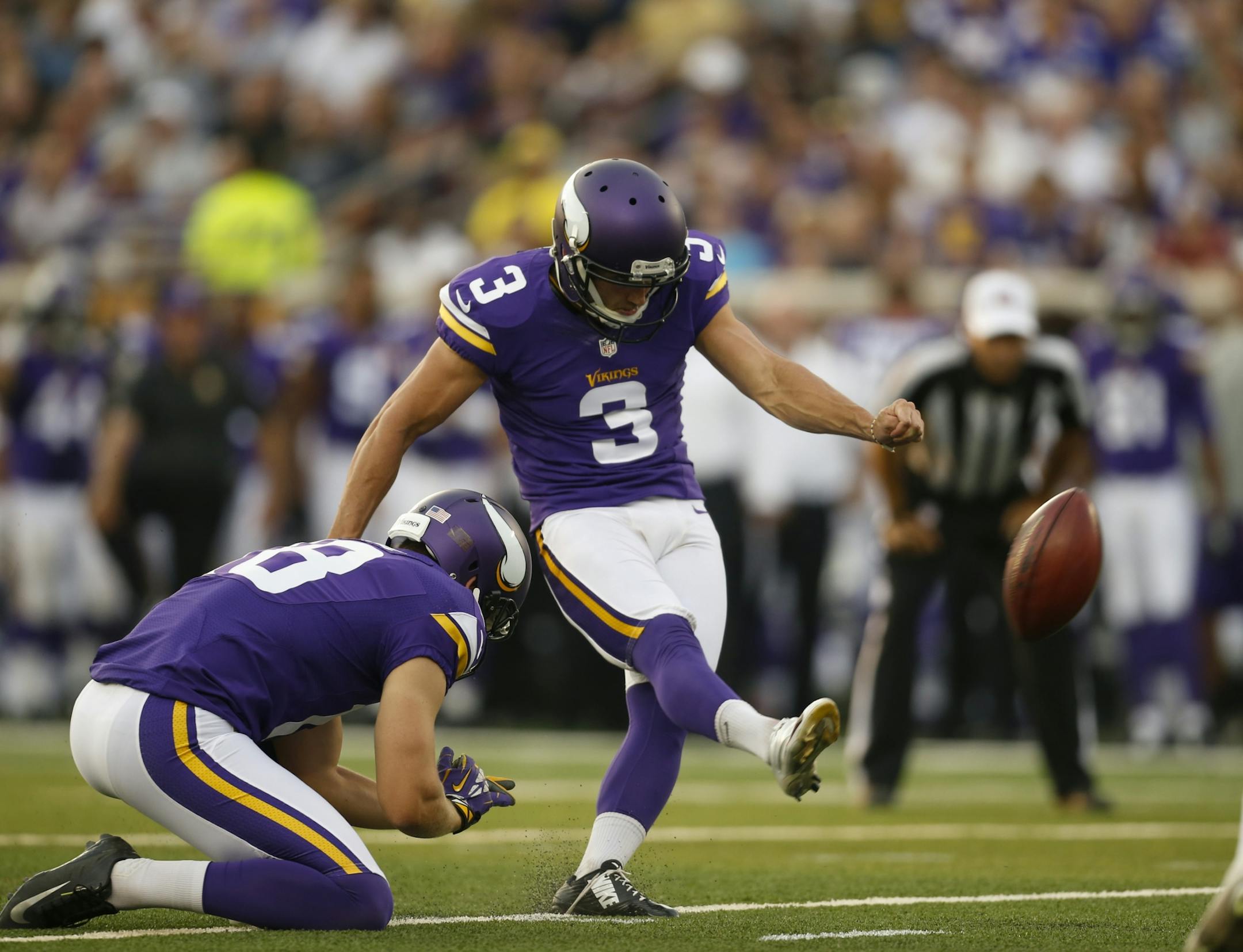 Minnesota Vikings kicker Blair Walsh (3) hit a 30 yard field goal to give the Vikings a 10-0 lead in the first quarter Thursday evening.