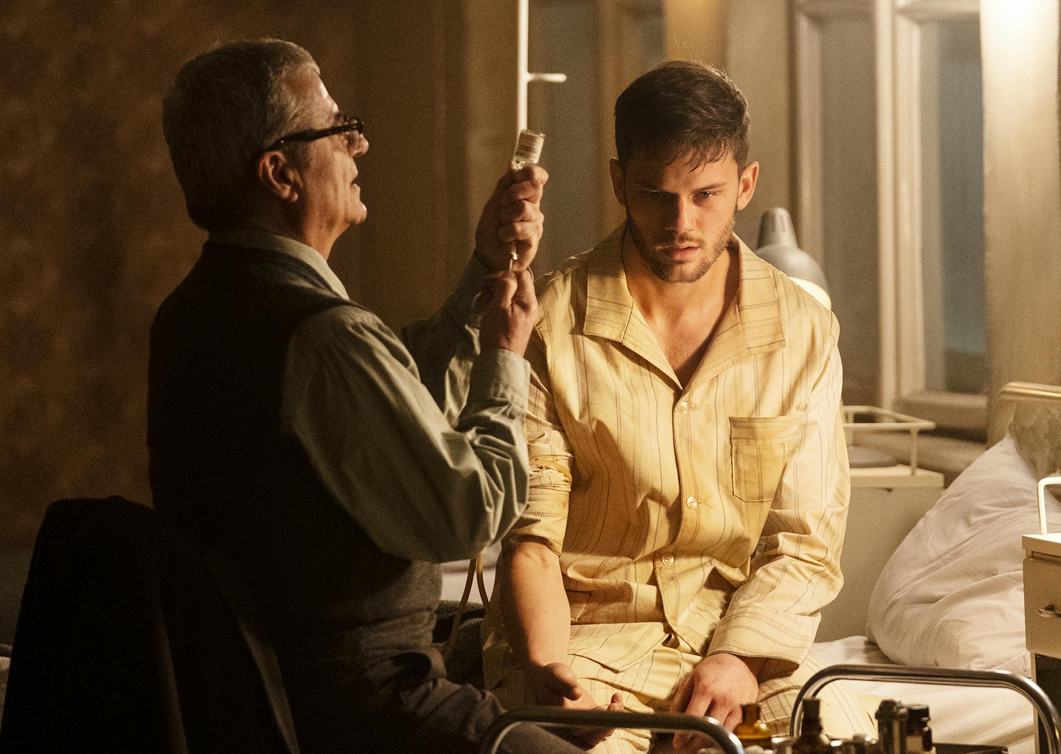 TREADSTONE -- Episode 101 -- Pictured: (l-r) Martin Umbash as Dr. Meisner, Jeremy Irvine as J. Randolph Bentley -- (Photo by: Jonathan Hession/USA Network) ORG XMIT: Season:1