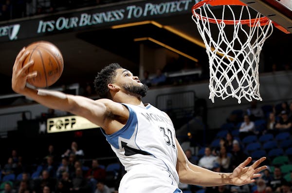 Karl-Anthony Towns (32) dunked the ball in the second quarter.