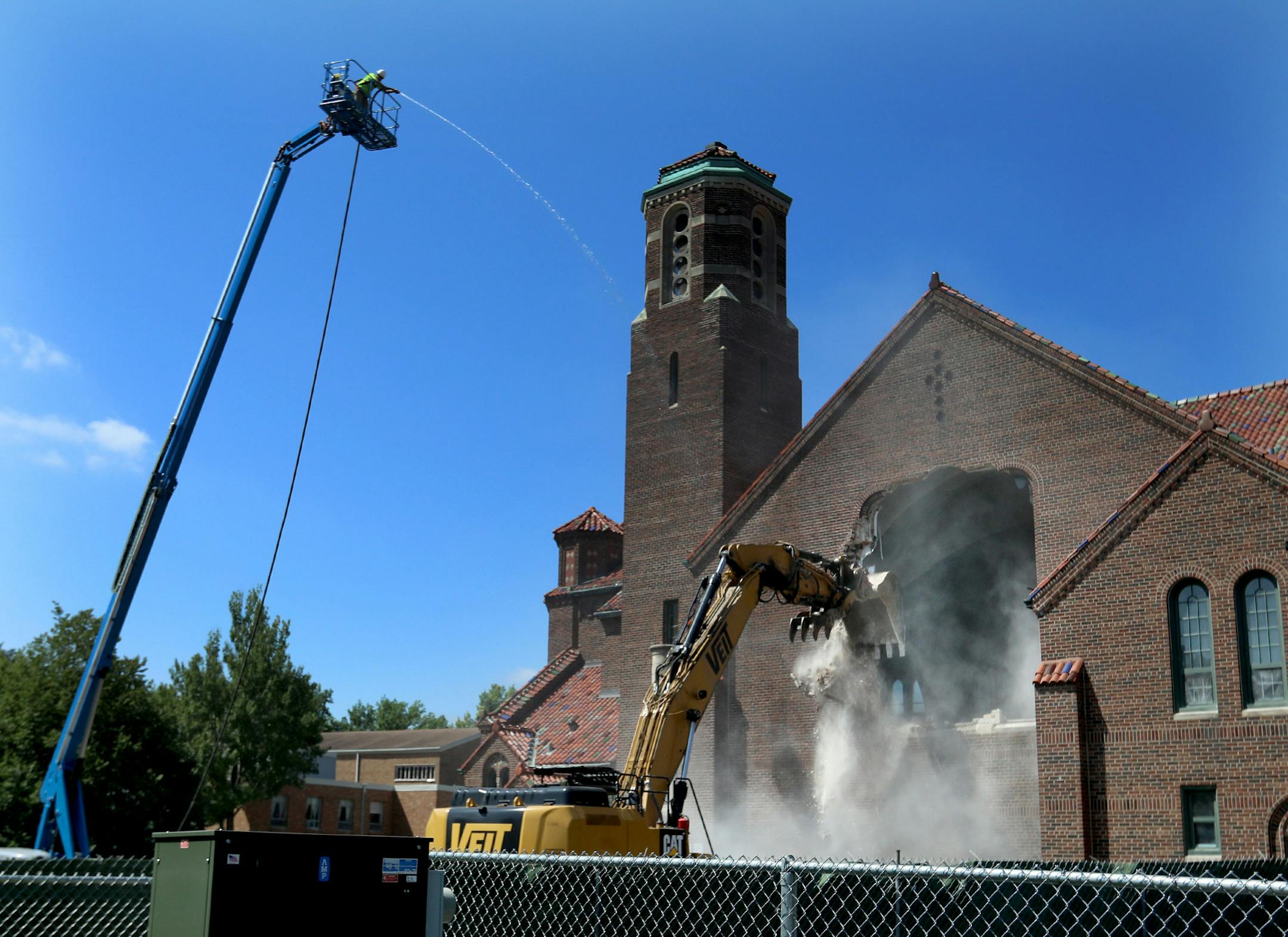 Demolition of the former St. Andrew's Church in Como Park began Tuesday, Aug. 13, 2019, in St. Paul, MN.] DAVID JOLES &#x2022; david.joles@startribune.com Demolition of the former St. Andrew's Church in Como Park -- as dozens of unhappy neighbors and preservationists look on.