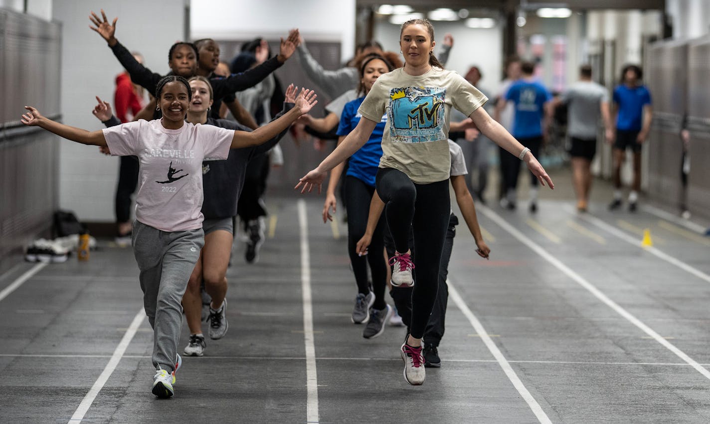 Apple Valley track and field team members filled the hallways at school during morning practice Wednesday,March,29,2023 in Apple Valley , Minn.] JERRY HOLT • jerry.holt@startribune.come