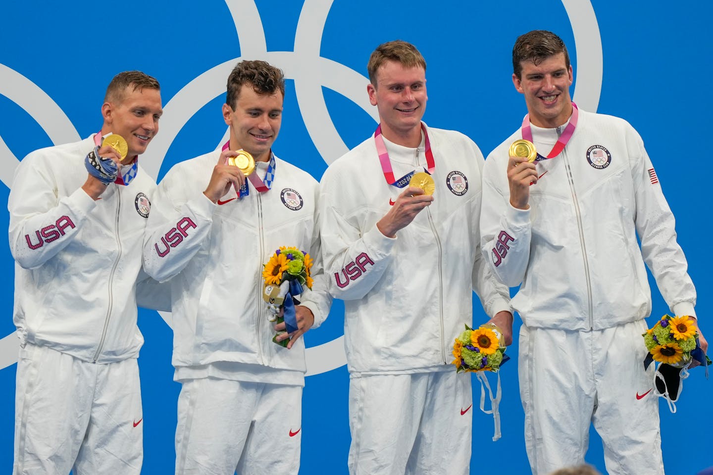 Former Gopher Bowe Becker wins swimming gold in 4x100 freestyle relay