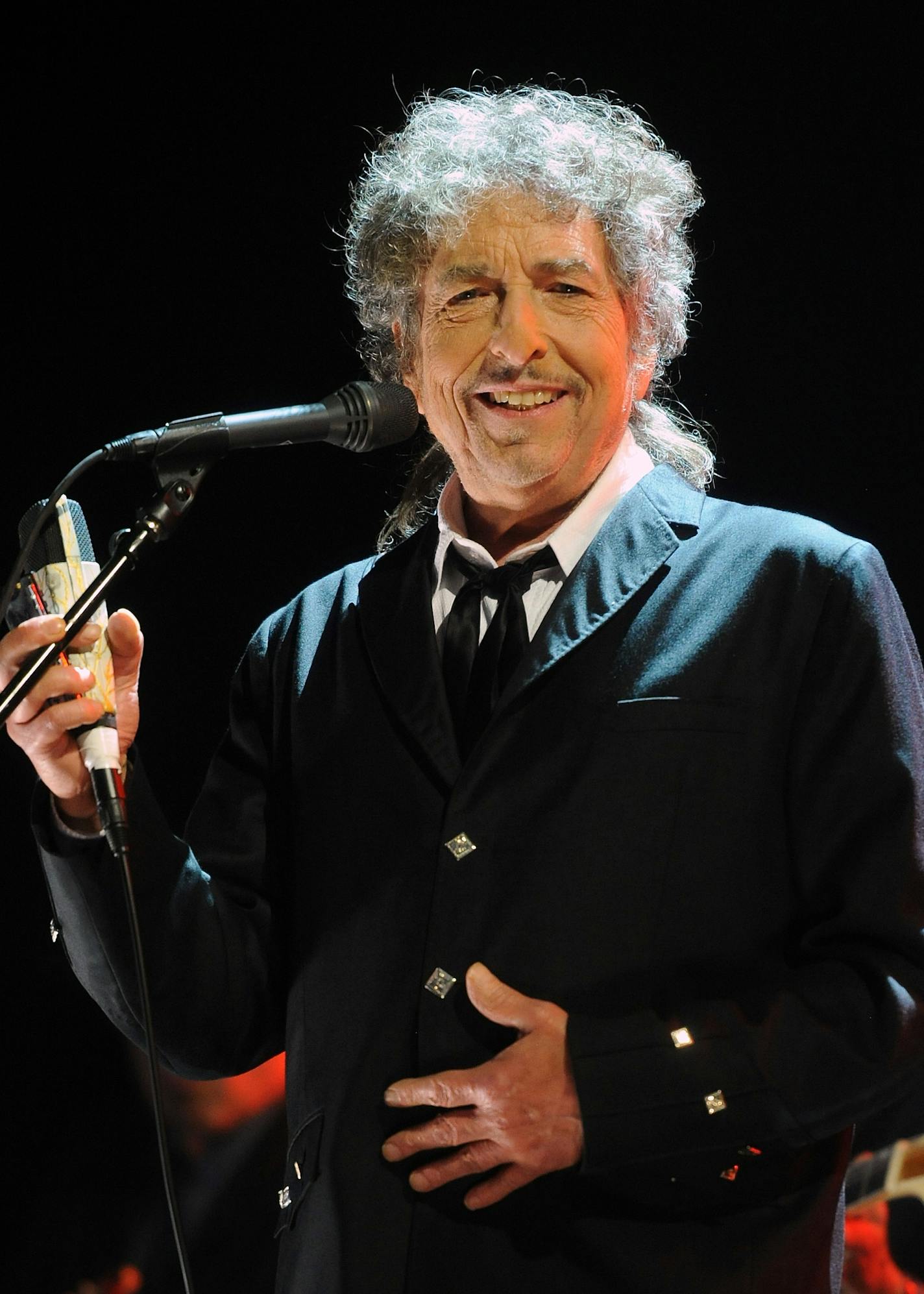 HOLLYWOOD, CA - JANUARY 12: Bob Dylan performs onstage at the 17th Annual Critics' Choice Movie Awards at the Hollywood Palladium on January 12, 2012 in Hollywood, California.(Photo by Frank Micelotta/Invsion/AP) ORG XMIT: INVFMA ORG XMIT: MIN1410281619566387