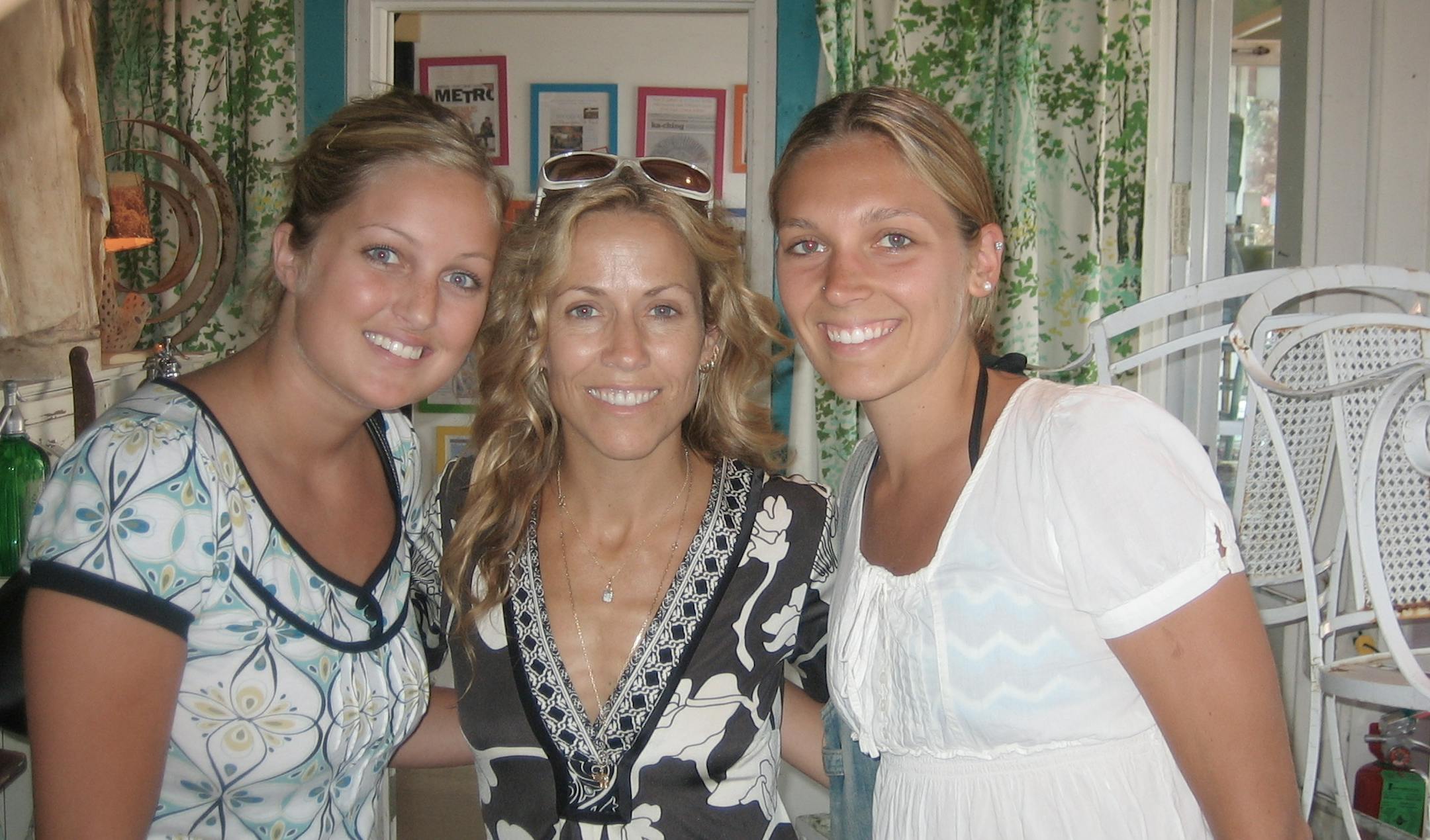 Sheryl Crow was happy to pose for a photo with Sally Johnson, left, and Bartley Stratton, right, at Hunt & Gather in Minneapolis.