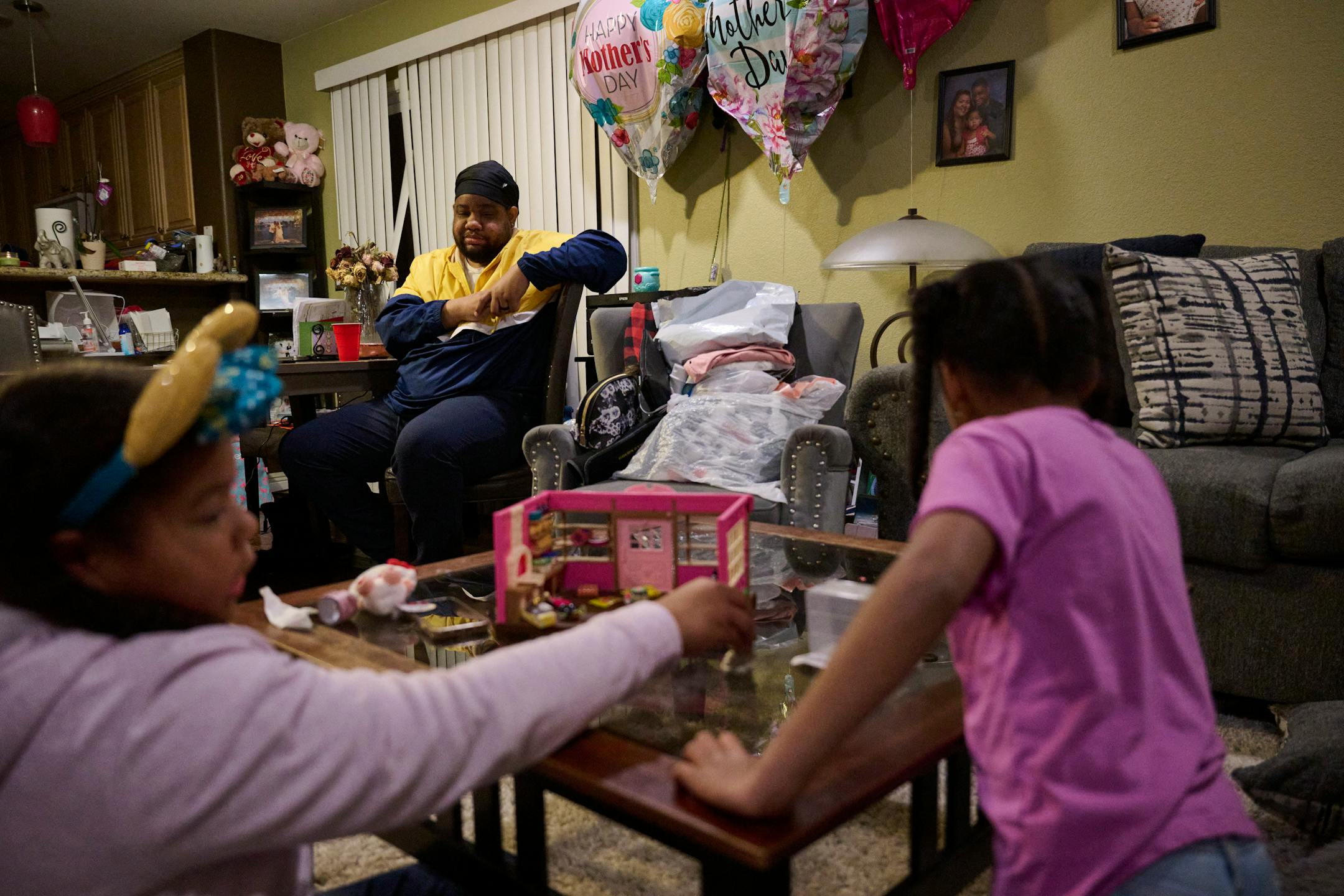 Daniel Busby's children, Maja, 10, and Nyla, 6, play at their Las Vegas apartment. He and his wife are earning more, but not enough to buy a house. MUST CREDIT: Bridget Bennett for The Washington Post