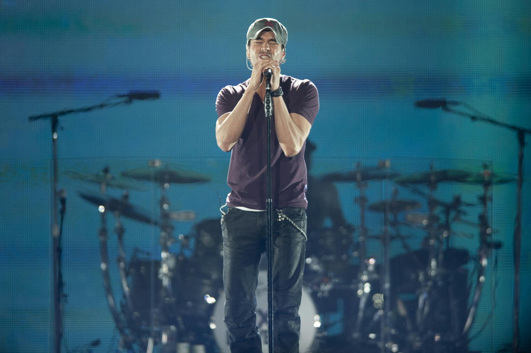 Enrique Iglesias performs at the Target Center on February 21, 2015.
