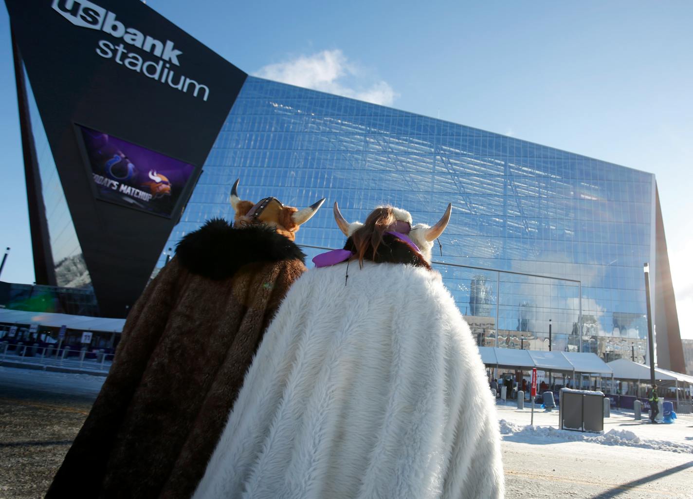 Super Bowl visitors, bundle up for your trek to U.S. Bank Stadium for Sunday's game between the Eagles and the Patriots. Helmet and horns are optional, but at least opt for ear muffs.