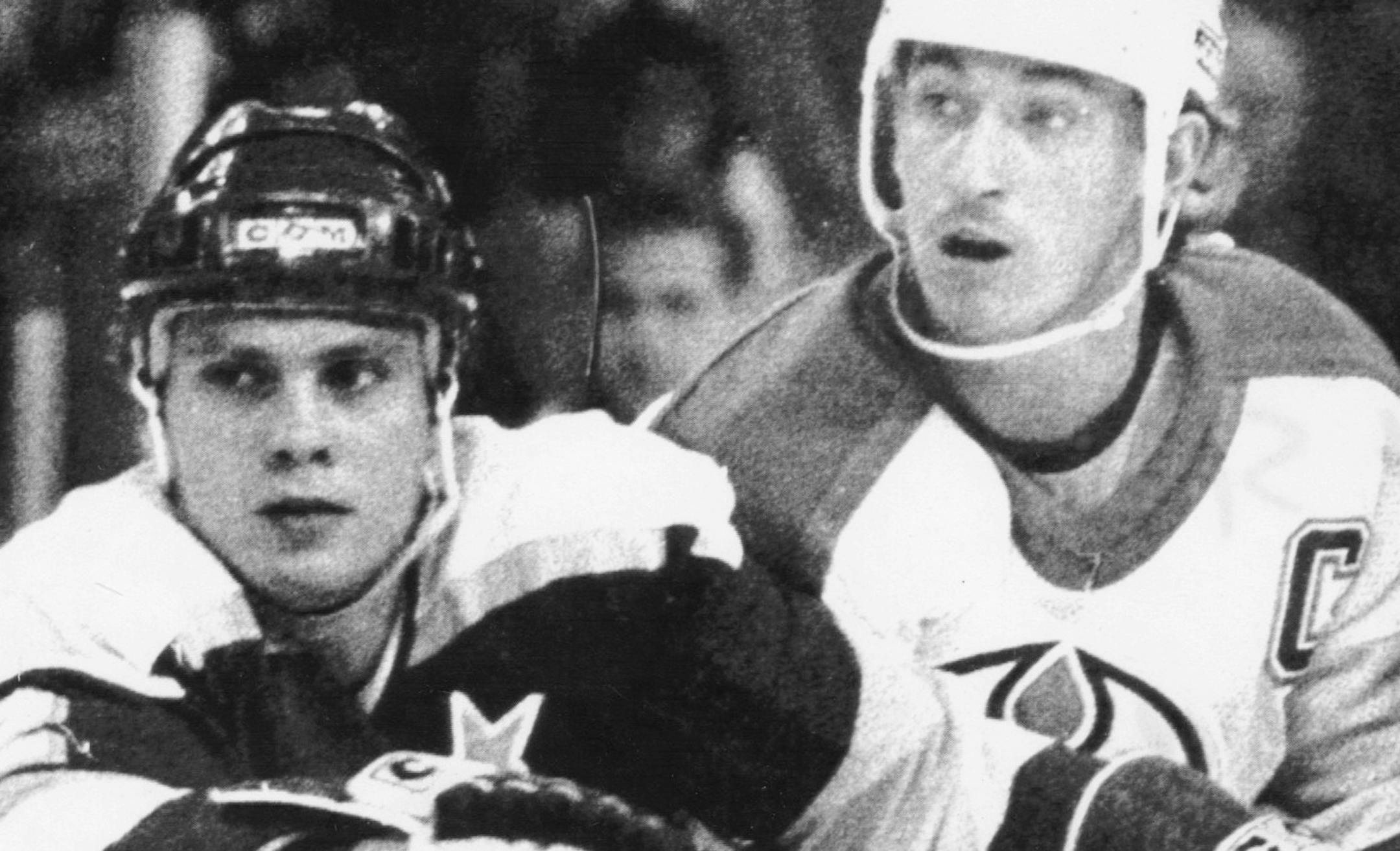 Edmonton Oiler Wayne Gretzky is sandwiched between Minnesota North Stars' Curt Giles, left, and Neal Broten, right, during a game Oct. 9, 1983. UPC wire photo by Charlie Palmer. ORG XMIT: MIN2015020623162968