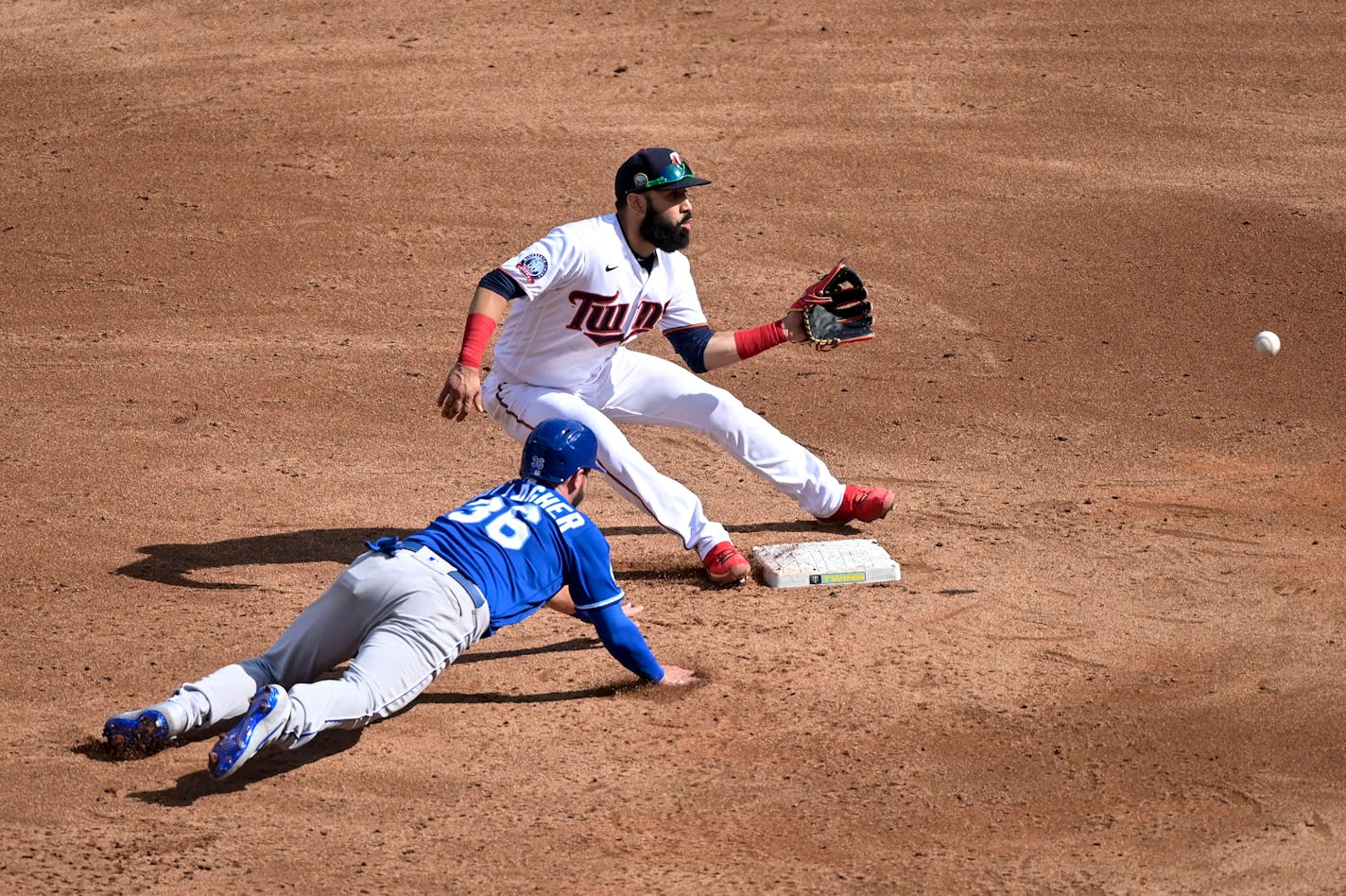 Twins second baseman Marwin Gonzalez picked off Kansas City catcher Cam Gallagher as he tagged back to second