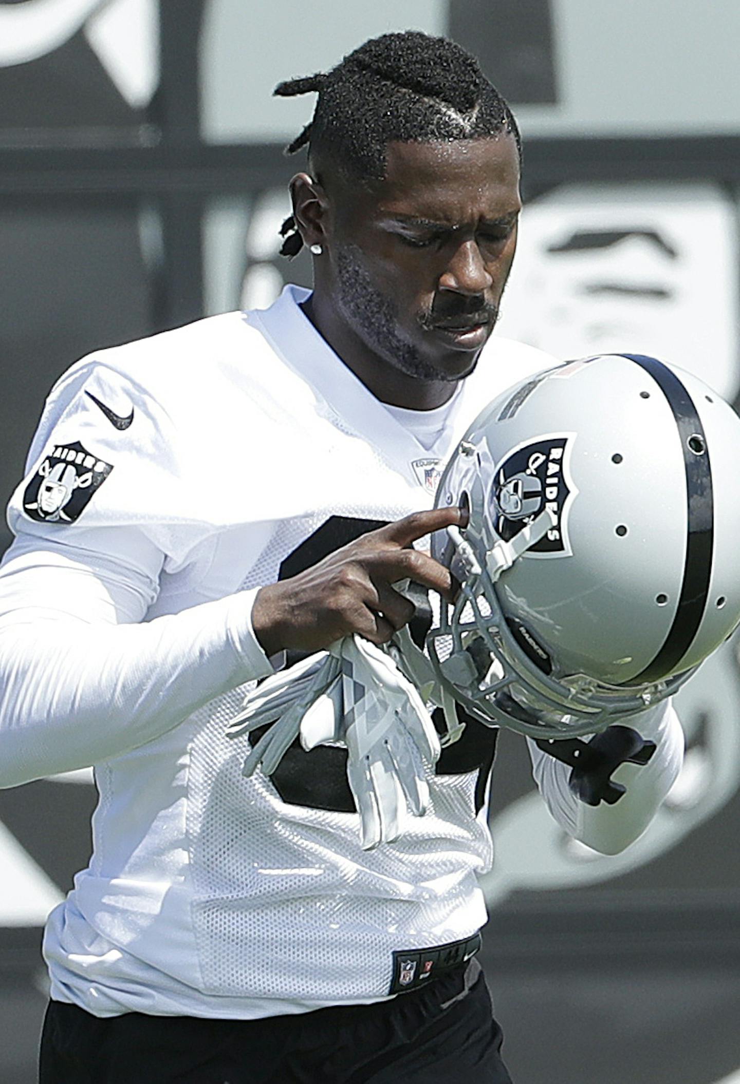 Oakland Raiders wide receiver Antonio Brown runs during an official team activity at the NFL football team's headquarters in Alameda, Calif., Tuesday, May 28, 2019. (AP Photo/Jeff Chiu) ORG XMIT: CAJC