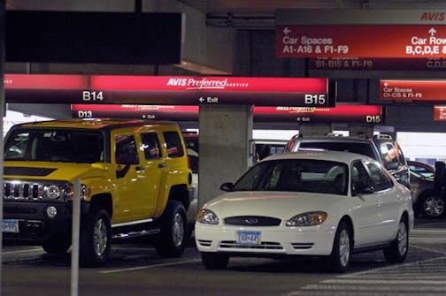 DAVID BREWSTER ' dbrewster@startribune.com Sunday_11/26/06_Minneapolis BOMB THREAT AT AIRPORT The Avis car rental area in the airport parking ramp where a bomb was reported found this morning.