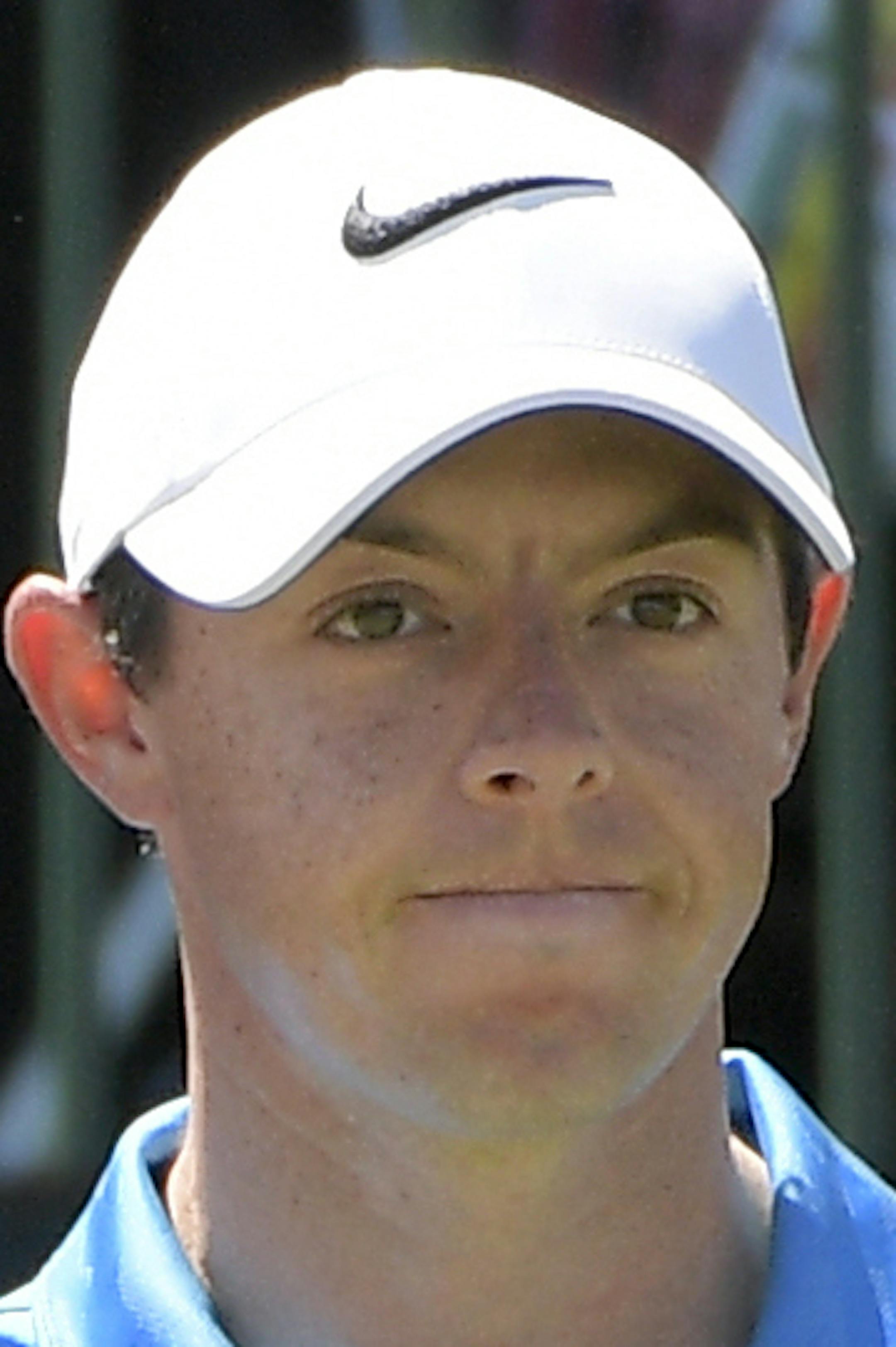 Rory McIlroy, of Northern Ireland, acknowledges the crowd before teeing off on the first hole during the final round of the Arnold Palmer Invitational golf tournament in Orlando, Fla., Sunday, March 19, 2017. (AP Photo/Phelan M. Ebenhack) ORG XMIT: FLPE109