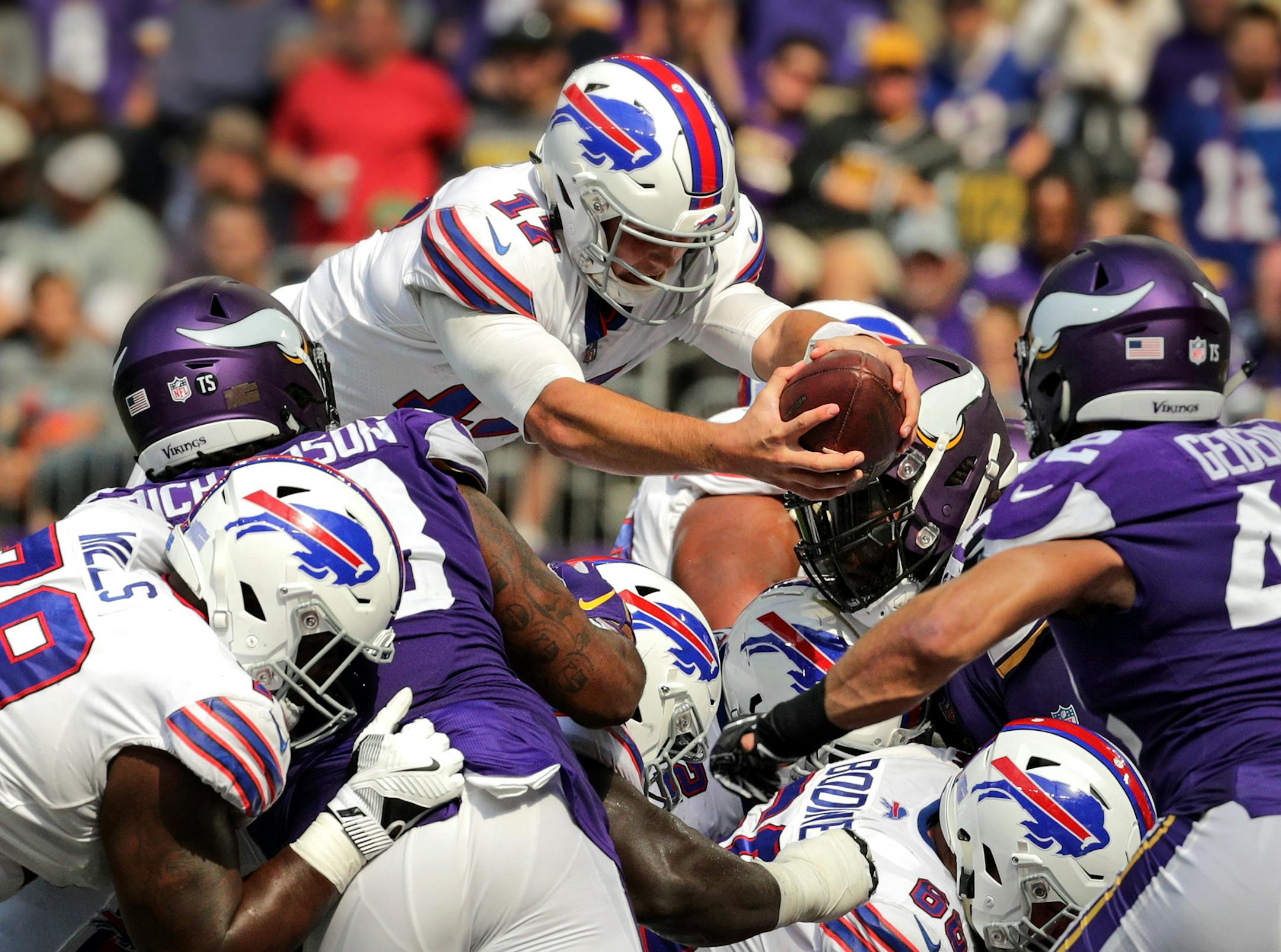 Bills quarterback Josh Allen dives over the pile for a touchdown in the 2nd quarter. ] Minnesota Vikings -vs- Buffalo Bills, U.S. Bank Stadium.
BRIAN PETERSON ï brian.peterson@startribune.com
Minneapolis, MN 09/23/2018