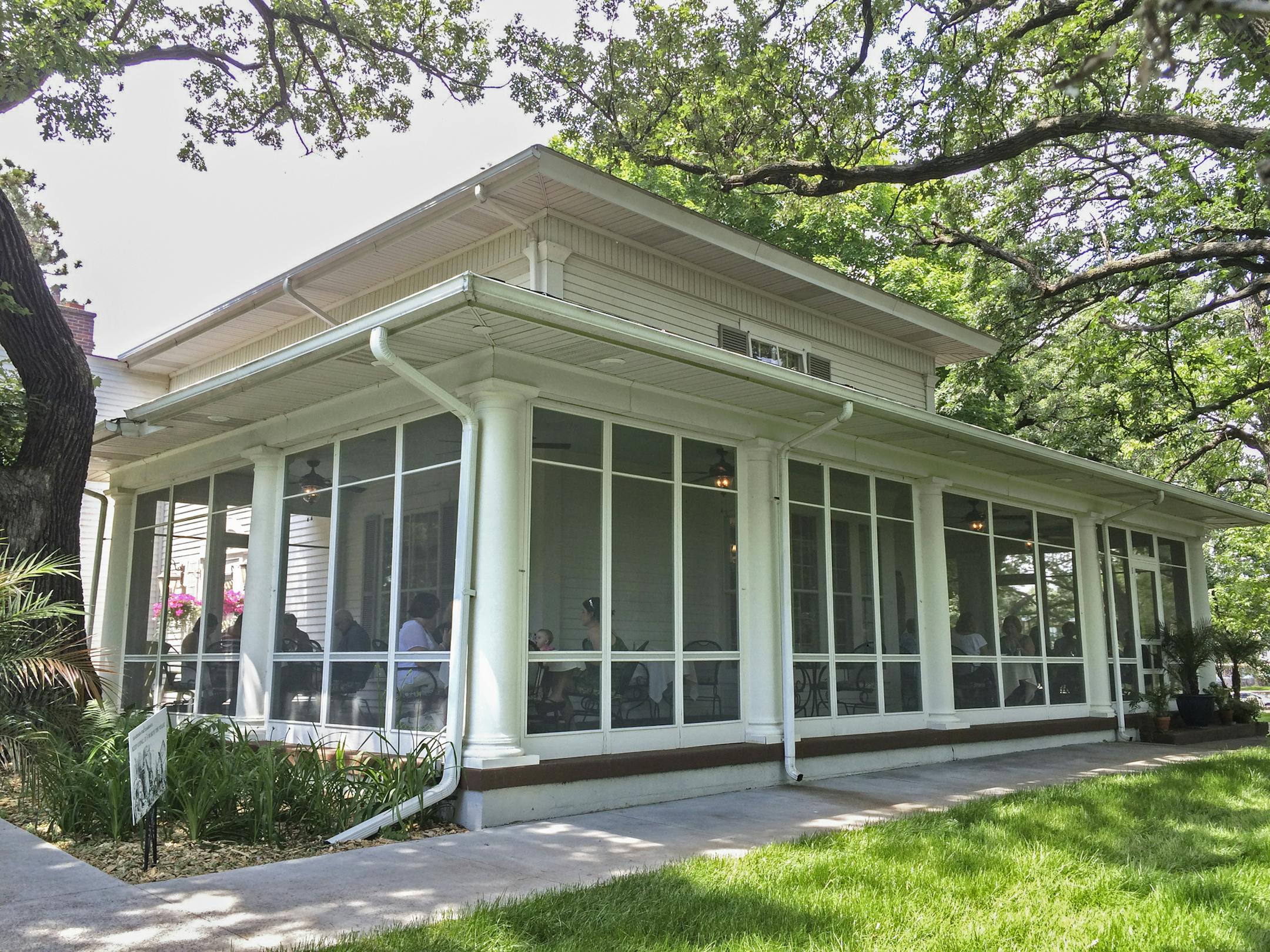 Mad Hatter tea room in Anoka