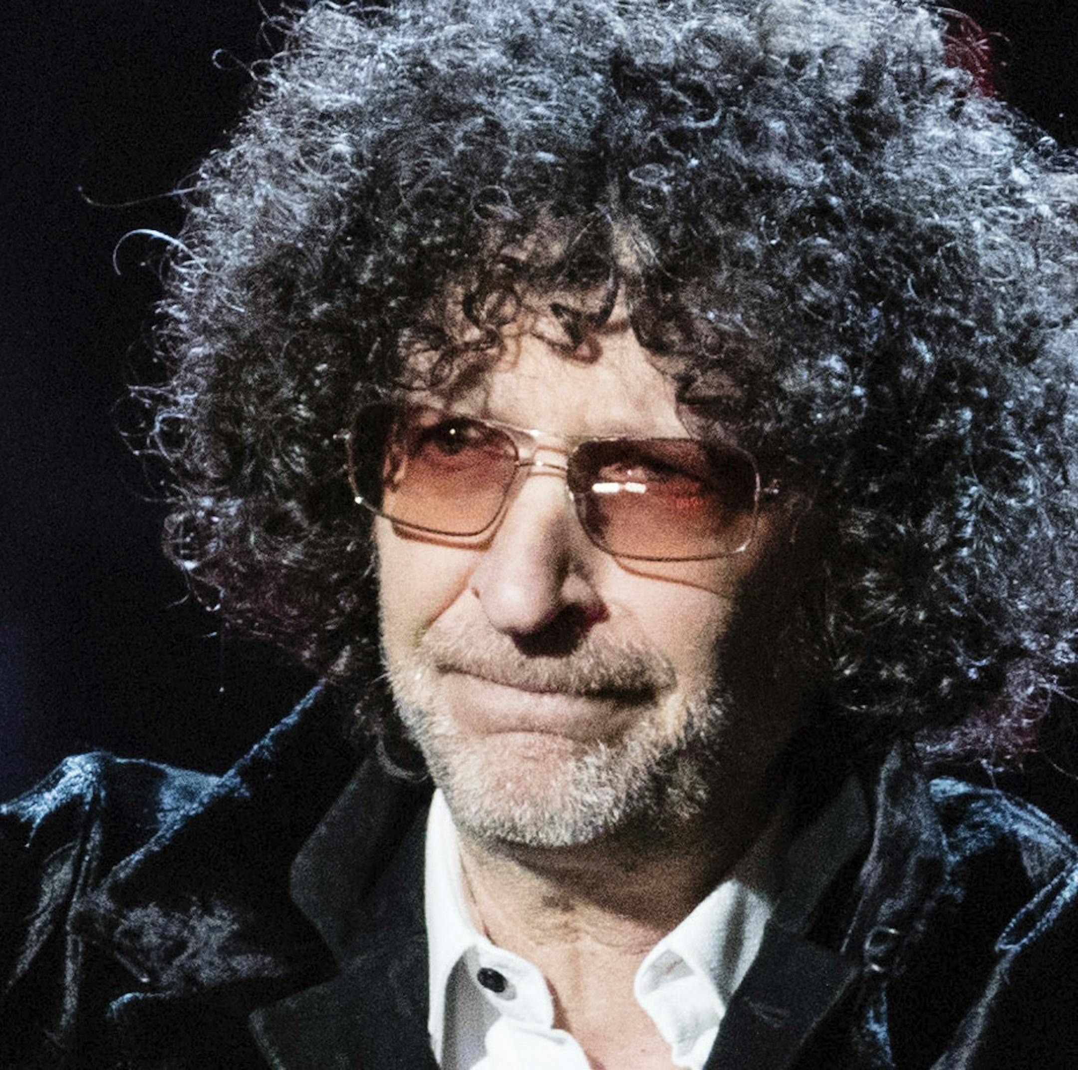 Howard Stern acknowledges the audience at the 2018 Rock and Roll Hall of Fame Induction Ceremony at Cleveland Public Auditorium, Saturday, April 14, 2018, in Cleveland. (Photo by Michael Zorn/Invision/AP)