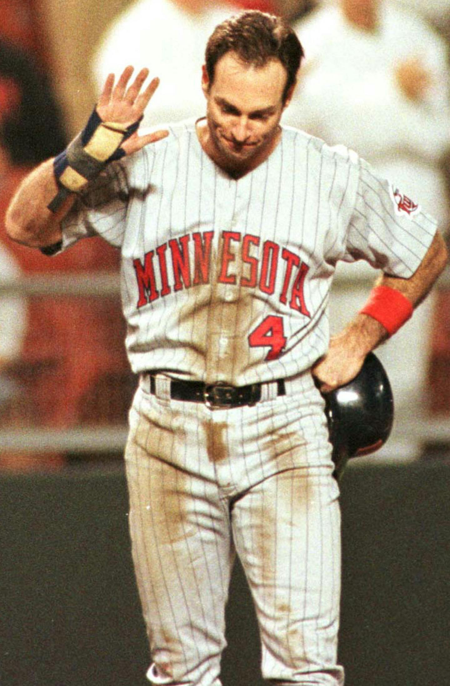 Paul Molitor finally got his 3,000 hit in the fifth inning Monday night at Royals stadium against Kansas City. -- Molitor accepts the Royals Stadium crowd&#x221a;&#x2260;s applause while waiting for play to begin after hitting #3000. ORG XMIT: MIN2014110419400476