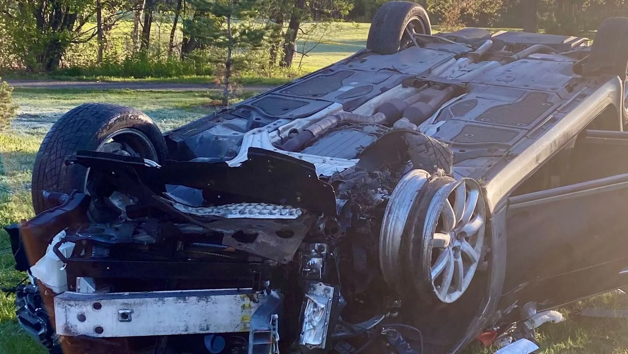 Woman driving car with missing tire crashes and dies in Minneapolis