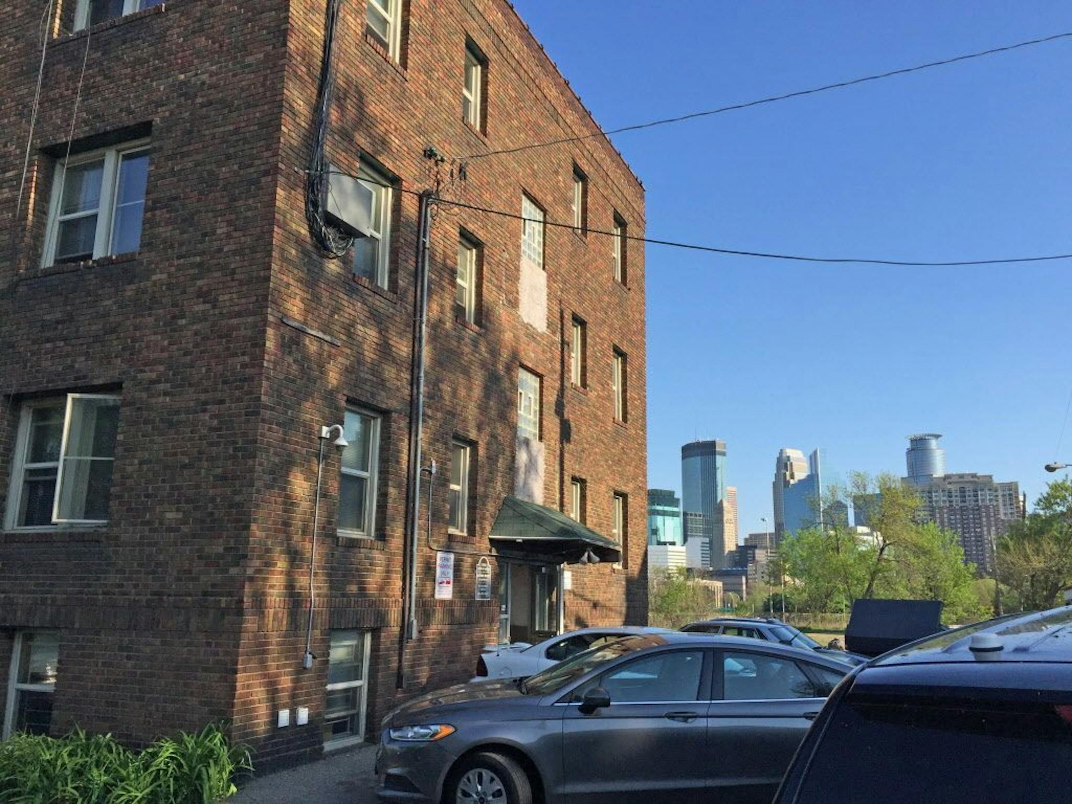 A man was found dead of an apparent homicide in an apartment building at 1829 S. 5th Ave, Minneapolis.