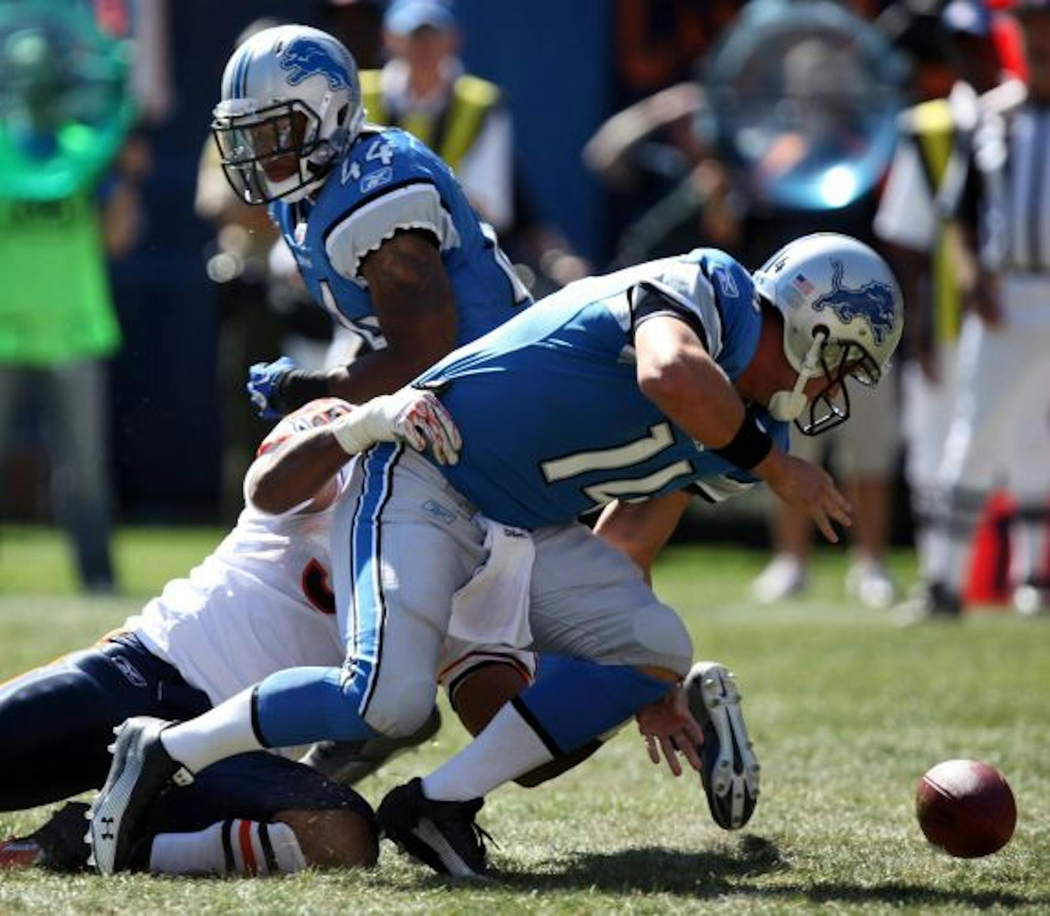 Quarterback Shaun Hill just missed beating the Vikings with the 49ers last season, then had a call go against him and his Lions on Sunday.