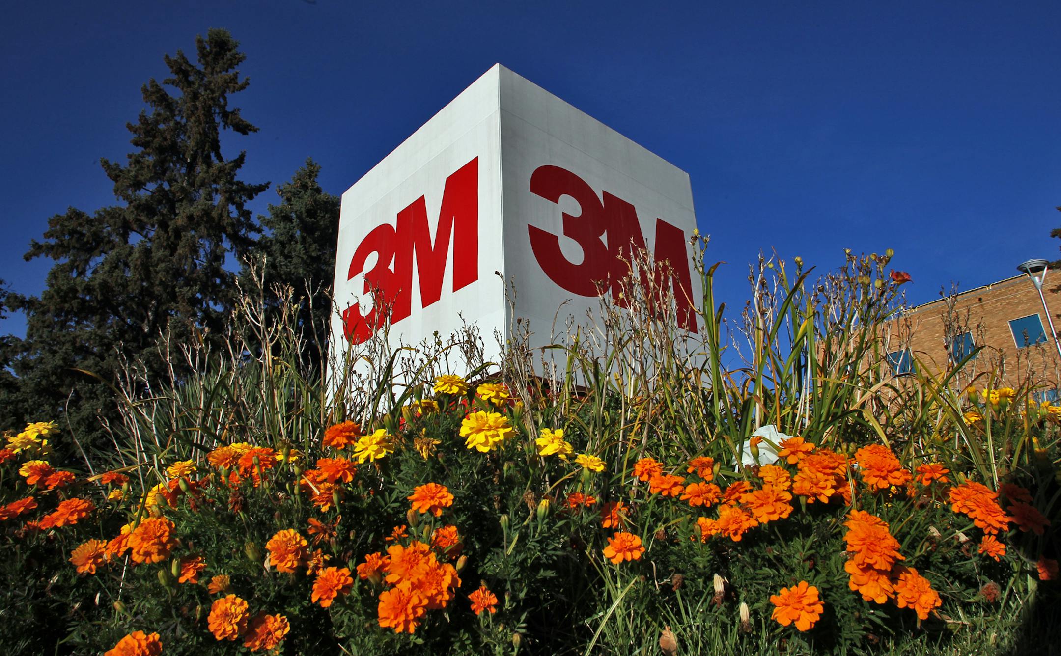 3M logo at headquarters in St. Paul to run with $200 million research expansion story. (MARLIN LEVISON/STARTRIBUNE(mlevison@startribune.com (cq ORG XMIT: MIN1209261810180216 ORG XMIT: MIN1305071737050825