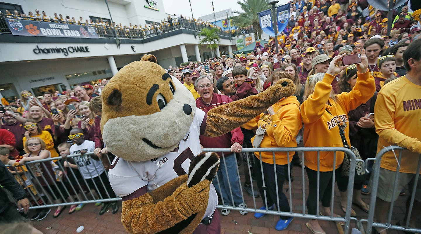 Goldy Gopher at the Citrus Bowl in 2015.