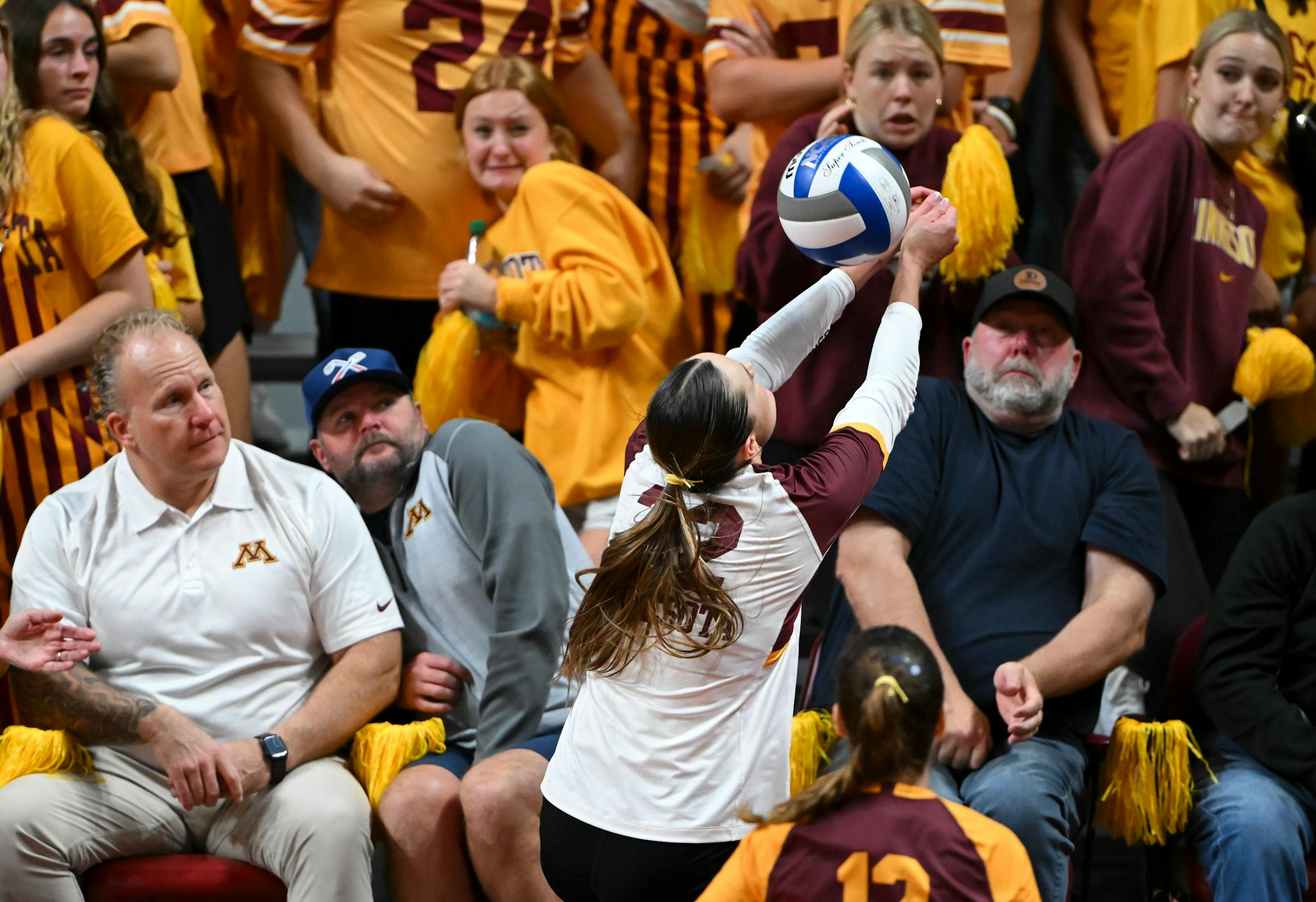 Gophers volleyball hits it big on the block