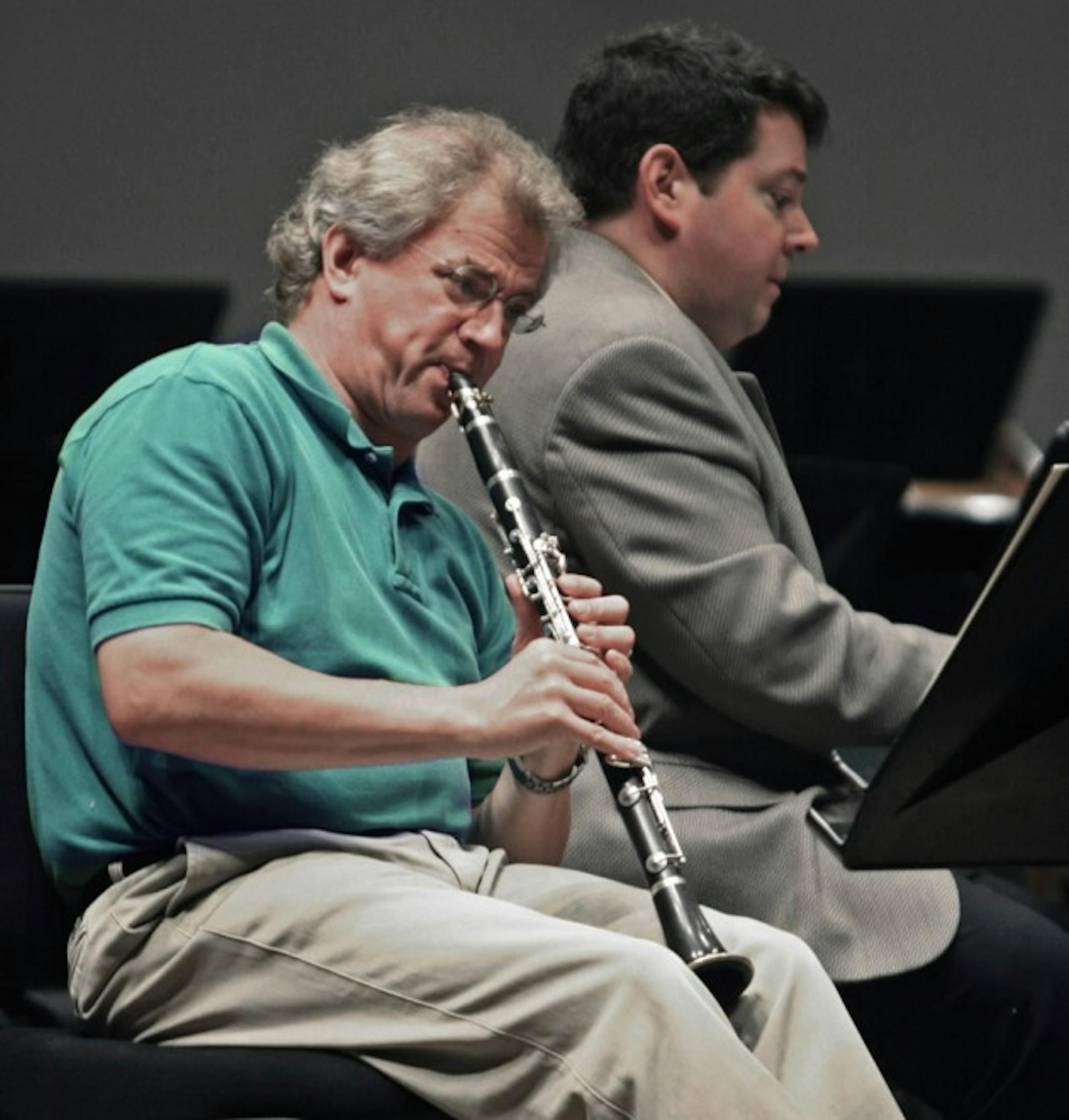 Osmo with his clarinet rehearsing with Andrew Litton a few years ago.
