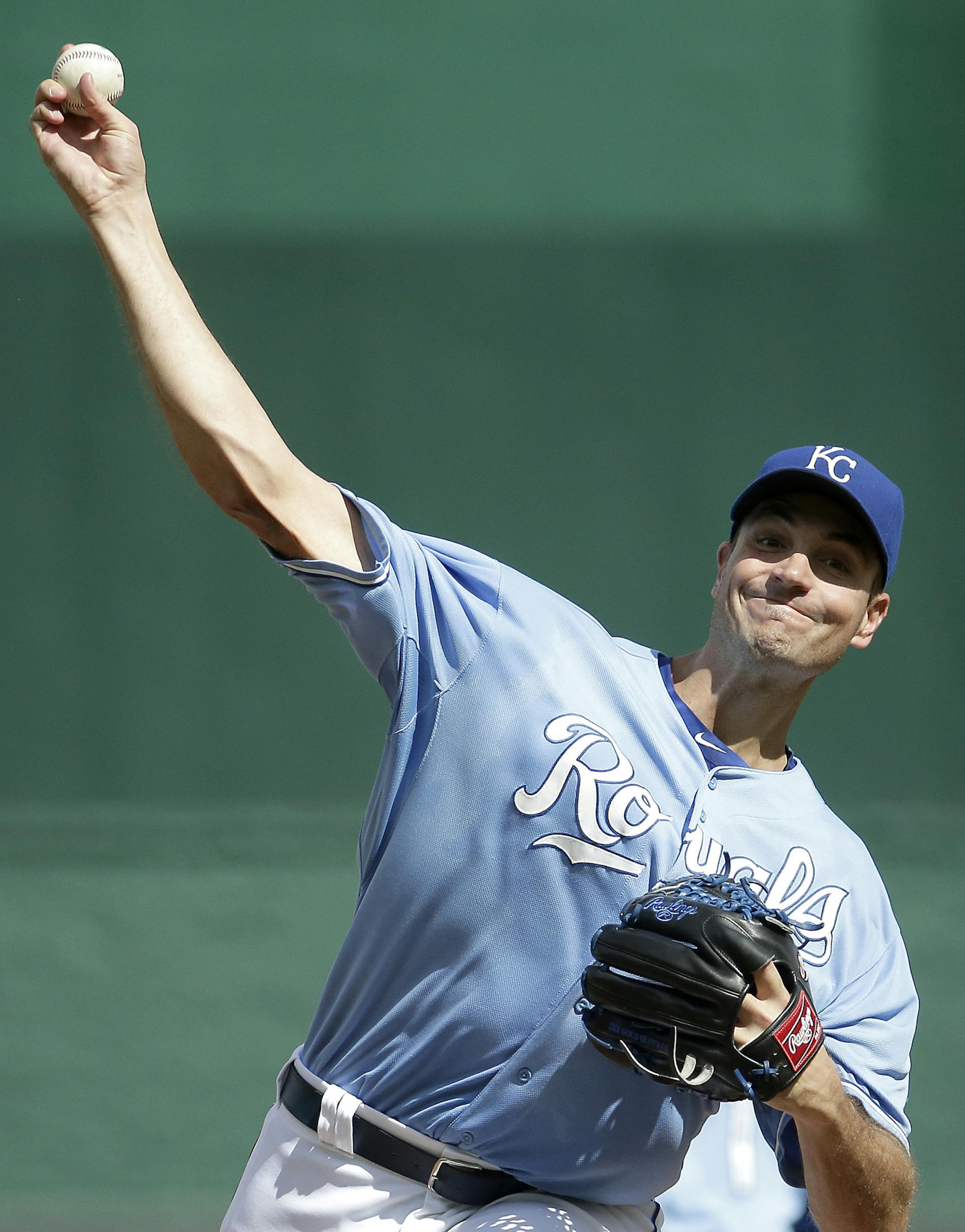 Kansas City Royals starting pitcher Chris Young throws during the first inning of a baseball game against the Cleveland Indians, Sunday, Sept. 27, 2015, in Kansas City, Mo. (AP Photo/Charlie Riedel)