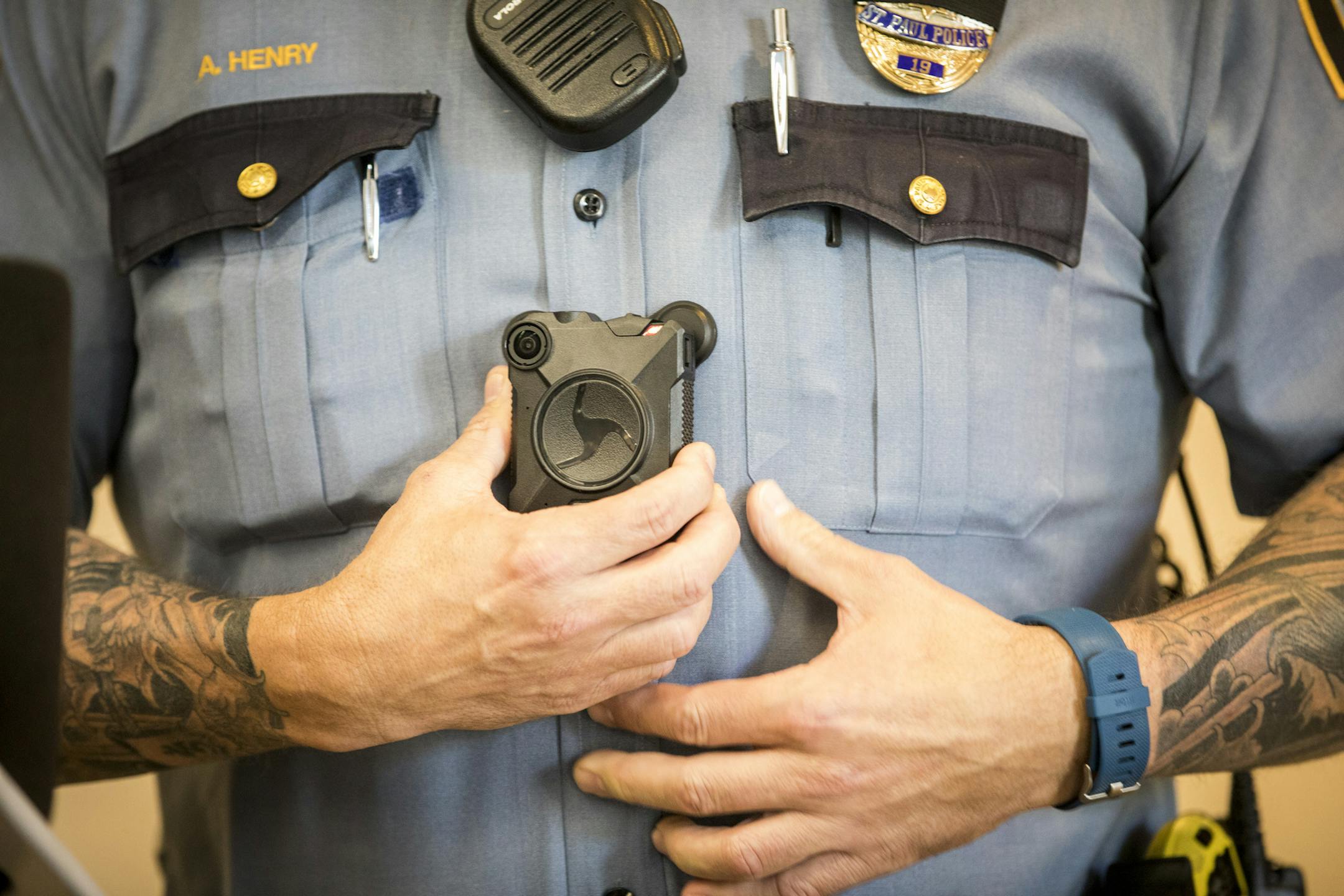 Senior commander Axel Henry demonstrated how to turn on the new body cameras during a press conference on the first day of training for the new body cameras on Tuesday, September 12, 2017, in St. Paul, Minn. ] RENEE JONES SCHNEIDER • renee.jones@startribune.com ORG XMIT: MIN1709121600419951