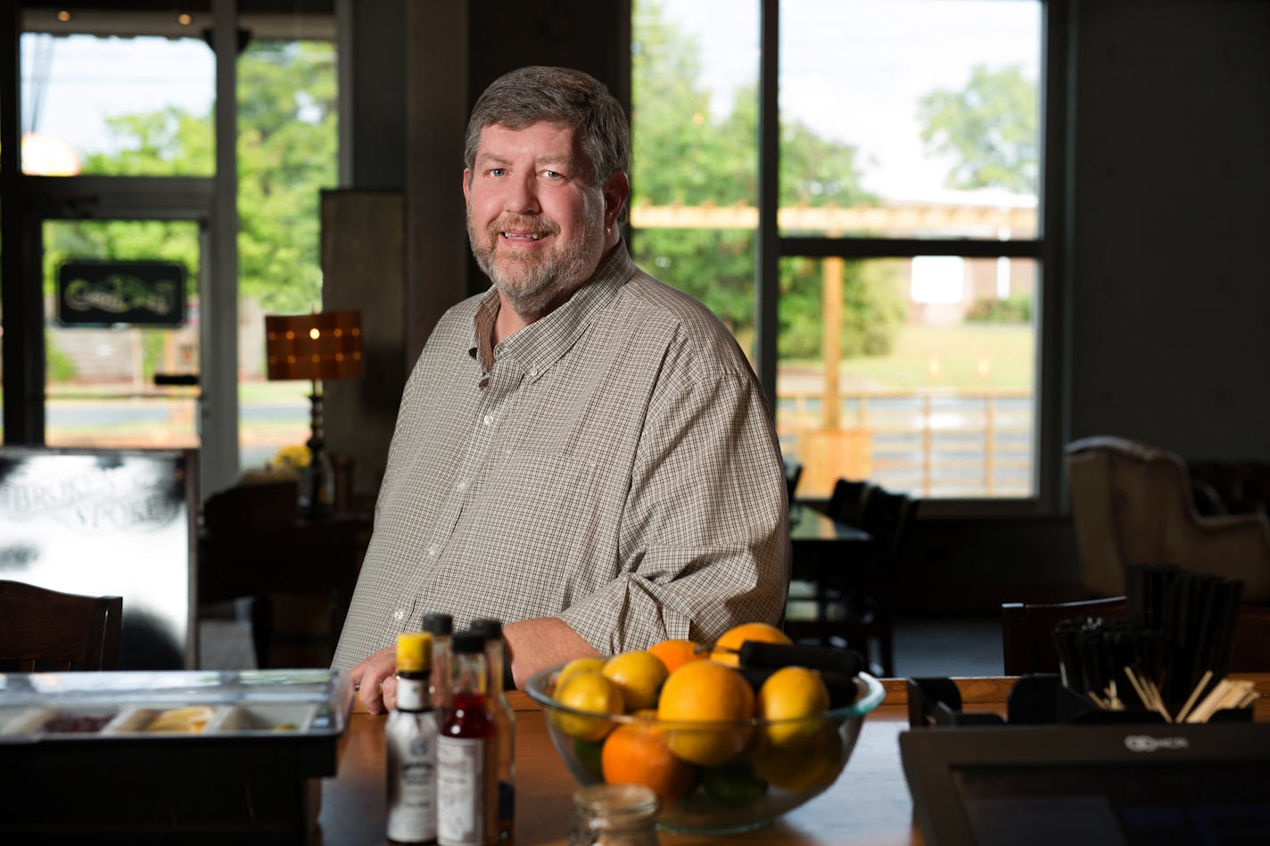 photo of author Tommy Tomlinson, with a bowl of fruit