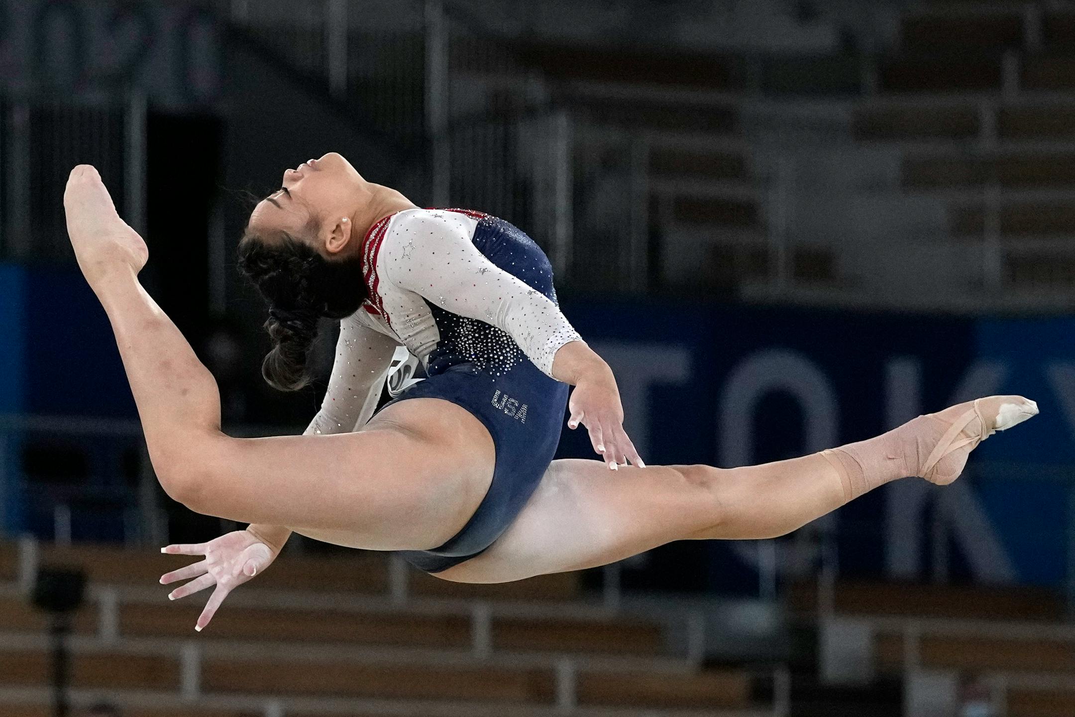 Suni Lee, of the United States, performs on the floor during the artistic gymnastics women's all-around final at the 2020 Summer Olympics, Thursday, July 29, 2021, in Tokyo. (AP Photo/Gregory Bull)
