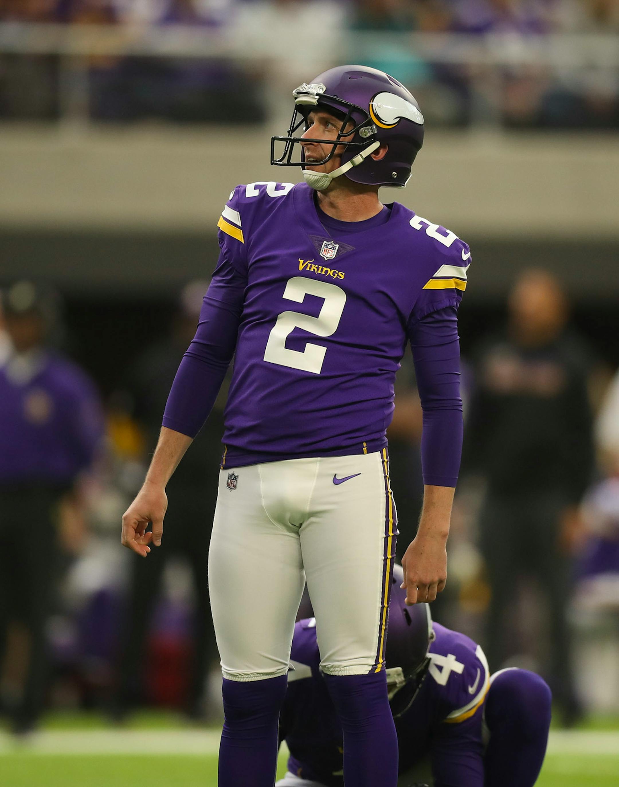 Minnesota Vikings kicker Kai Forbath watched his 39 yard field goal attempt hit the right upright in the third quarter.