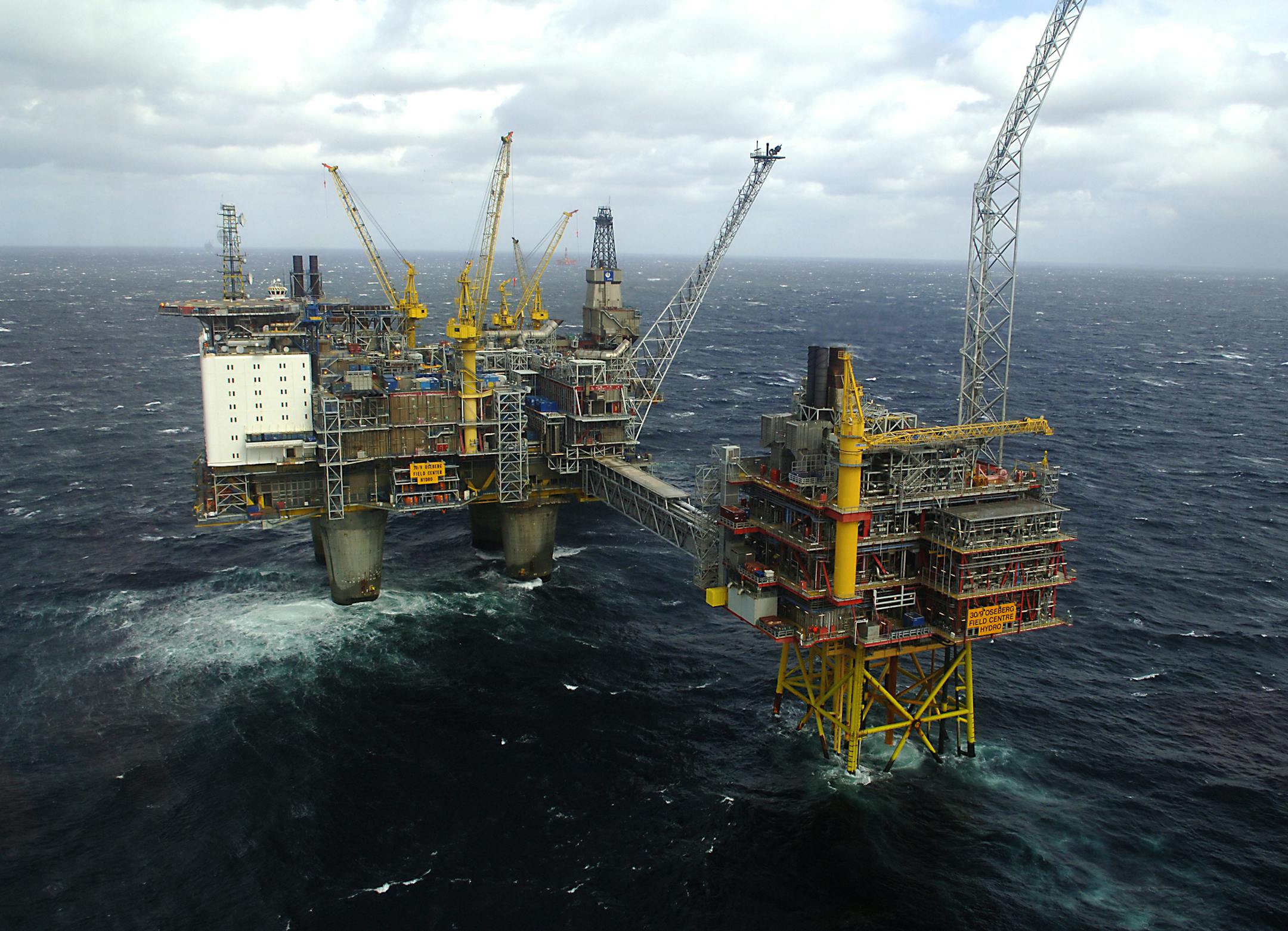 Oseberg gas platform is seen in the North Sea, Thursday, April 19, 2007, prior to the arrival of Austria's President Heinz Fischer, unseen. Fischer arrived on a state visit to Norway Tuesday. (AP Photo/Helge Hansen, STATOIL, SCANPIX NORWAY, Pool) ** NORWAY OUT ** ORG XMIT: OSL804