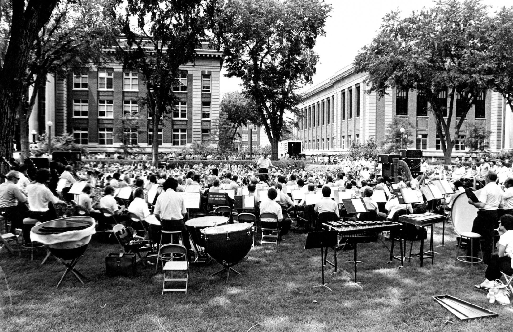 July 8, 1978 U of M Mall...Minn Orchestra concert... for epstein story The Minnesota Orchestra played outside on a grassy knoll at the University of Minnesota Wednesday. Music on the mall, courtesy of the. Minnesota Orchestra came to the University of Minnesota on Wednesday. And though some listeners were offended by the lighter musical fare, most caught some sun at high noon, a bit of lunch and nearly an hour of good times. Approximately 500 people were crowded on a grassy knoll where the orche