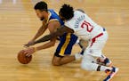 Patrick Beverley of the Clippers guarded Golden State’s Steph Curry during a game in January.