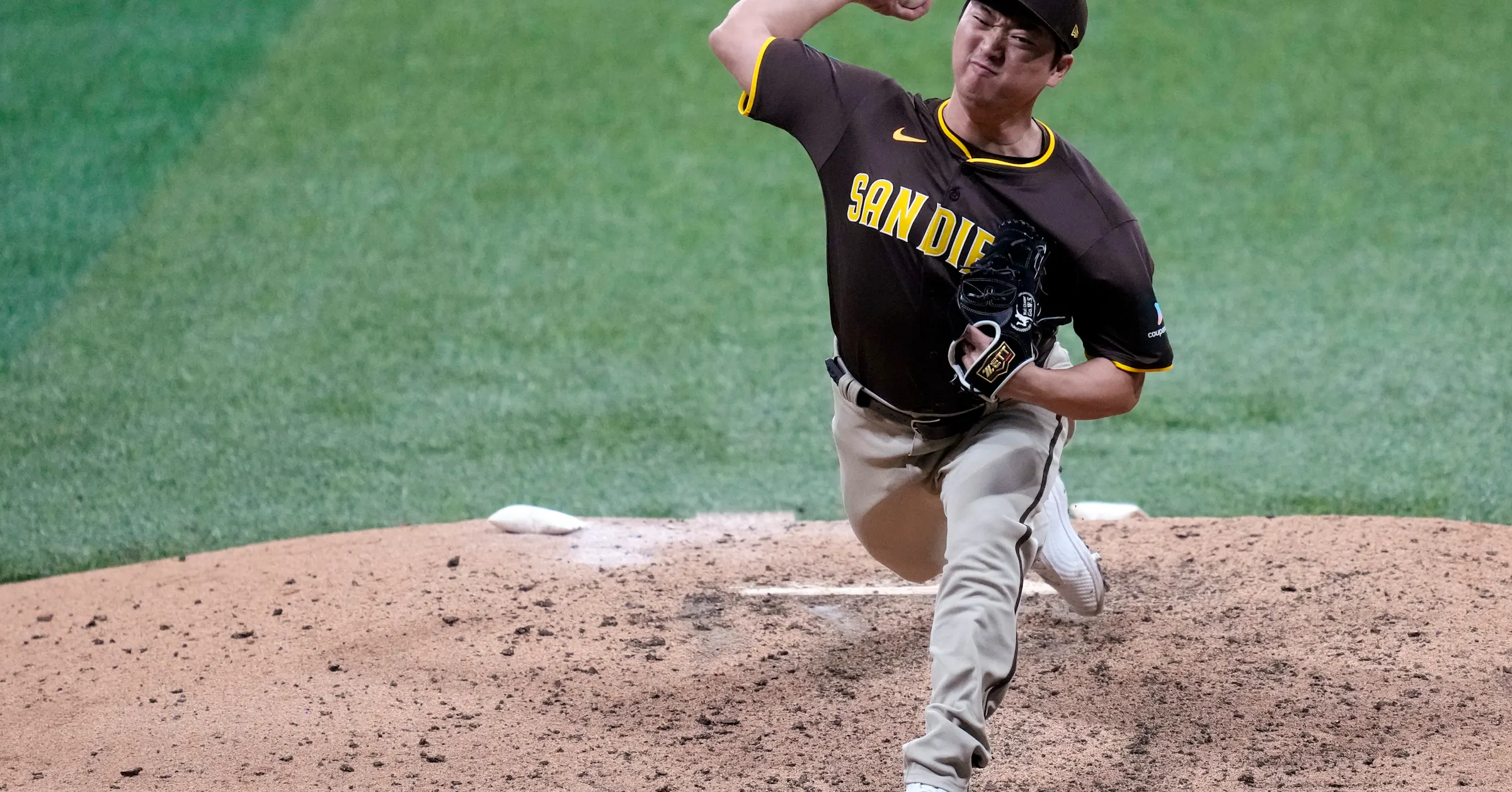 Twins holen koreanischen Relief Pitcher Woo-Suk Go im Tausch mit den ...