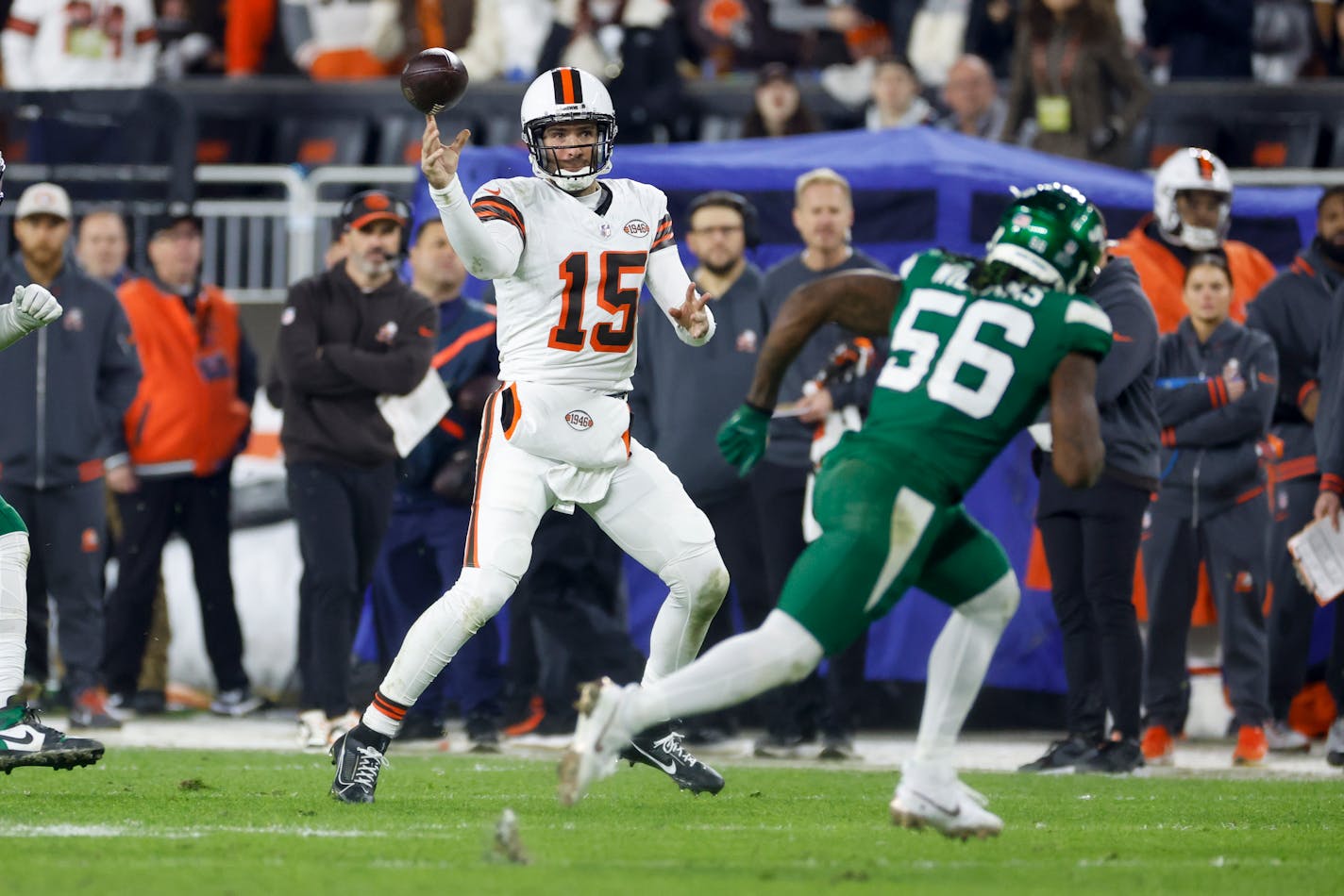 Browns quarterback Joe Flacco passes against the New York Jets during the first half Thursday