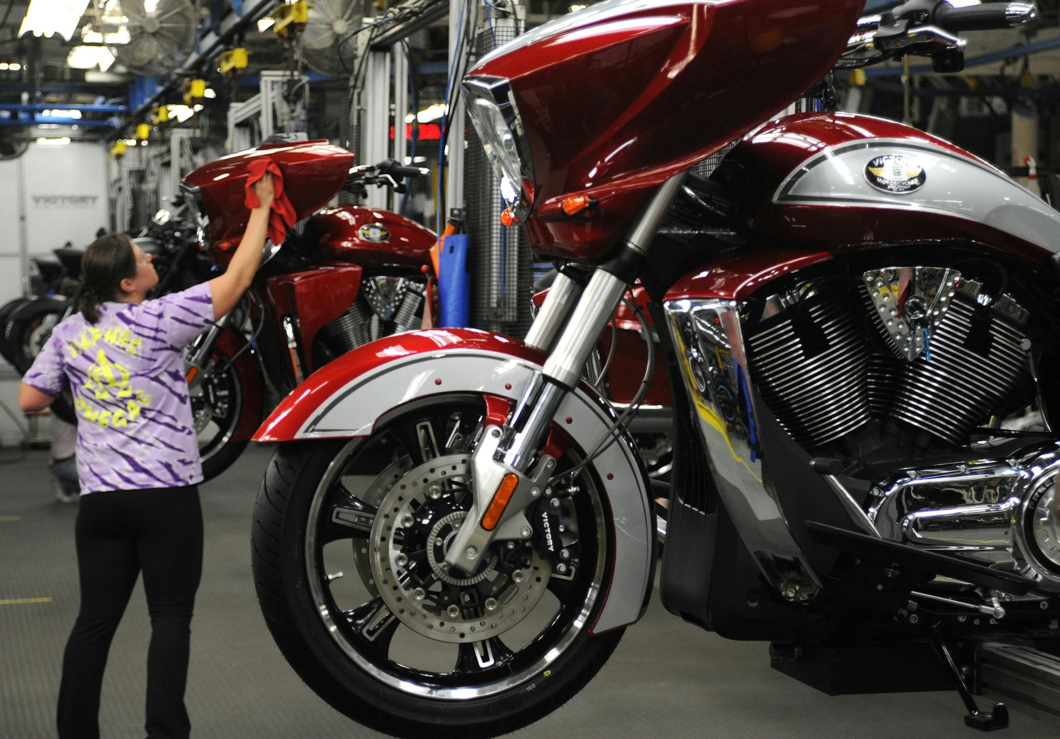 Long known for its snowmobiles and atvs, Polaris is attempting to become a bigger player in motorcycle manufacturing. Last year it added the iconic Indian brand to its line up of cruisers and touring bikes produced under the Victory name. A worker buffed the finish of a Victory motorcycle on the assembly line in Spirit Lake Iowa.] Richard.Sennott@startribune.com Richard Sennott/Star Tribune. , Spirit Lake IA. Monday 02/13/12) ** (cq) ORG XMIT: MIN2012091320172965