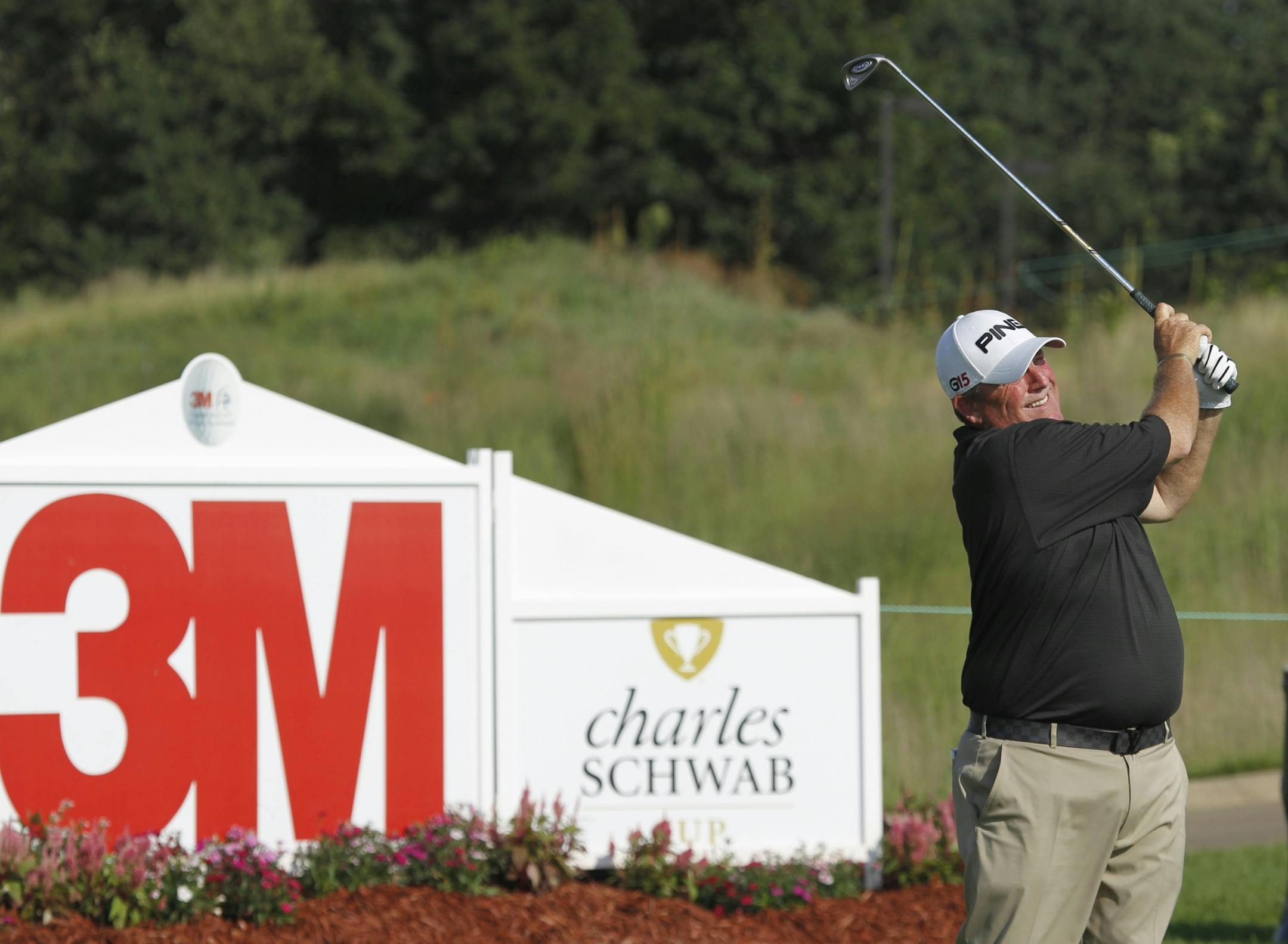 Mark Calcavecchia shot a 66 and finished the 3M Championship at 11 under, which left him tied for 10th place and ended a stretch of nine tournaments in 10 weeks for him.