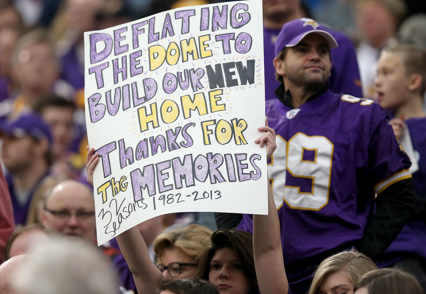 Fans showed their appreciation for the dome with signs as the Vikings took on the Detroit Lions at Mall of America Field, Sunday, December 29, 2013 in Minneapolis, MN. (ELIZABETH FLORES/STAR TRIBUNE) ELIZABETH FLORES &#x2022; eflores@startribune.com