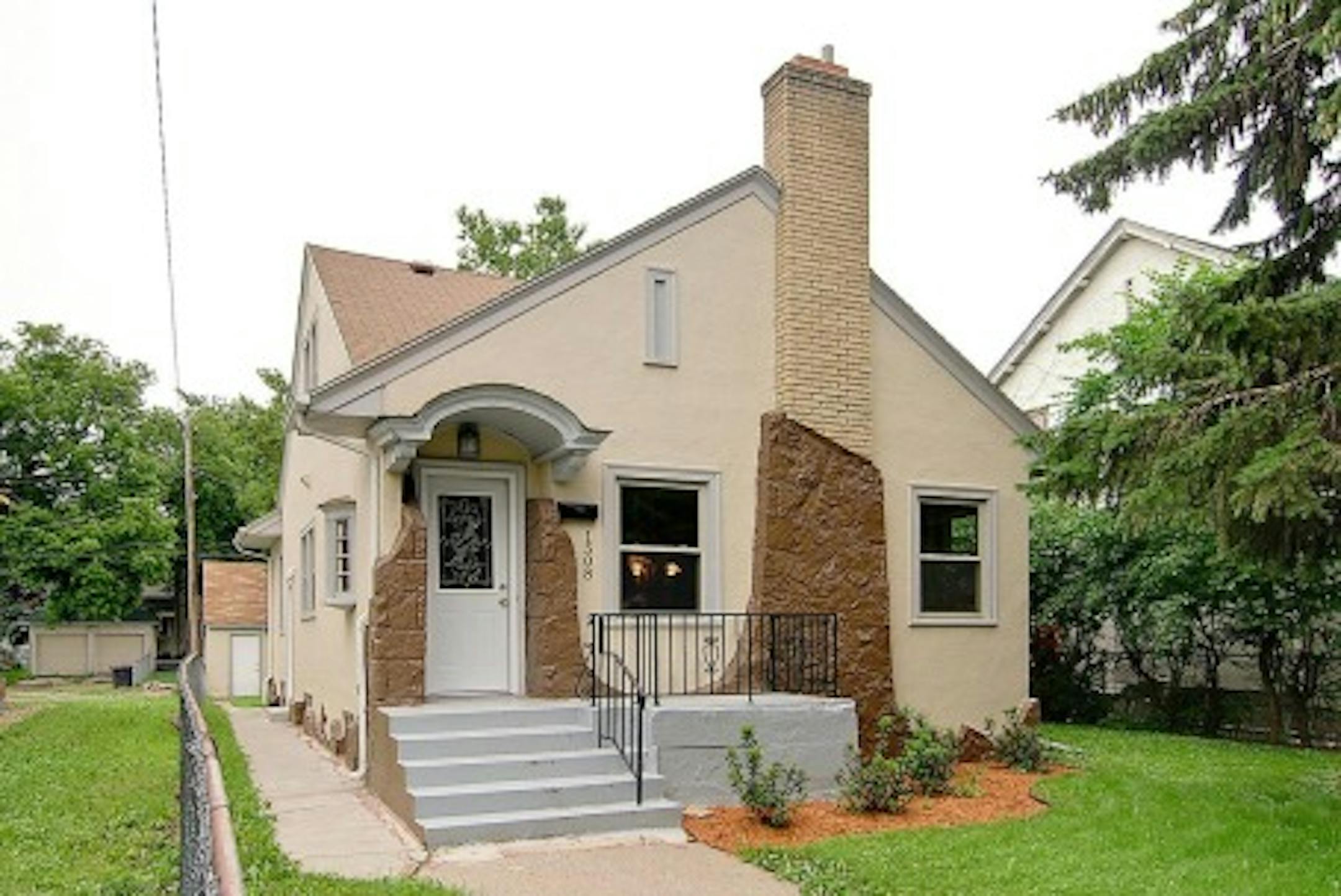 On the tour: 1508 Queen is listed by Clay Lowen, Lakes Area Realty, for $124,900.