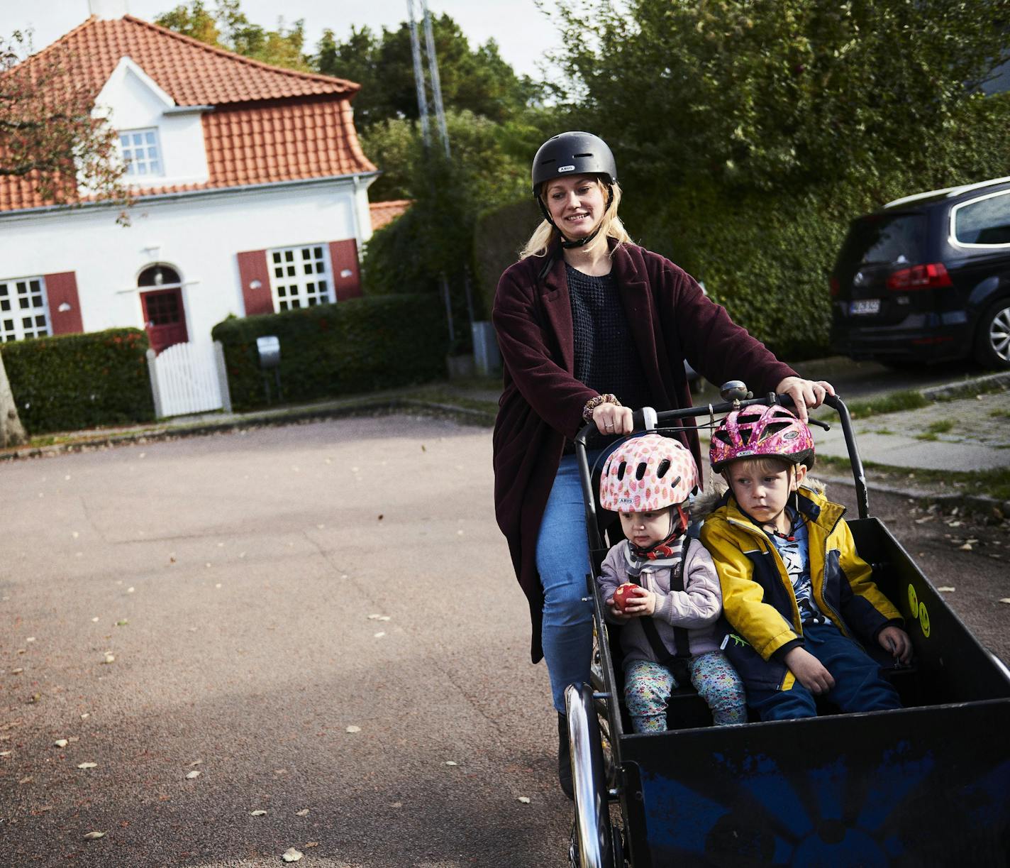 Louise Purup Nohr commutes with her children by bike. MUST CREDIT: Photo by Ulf Svane for The Washington Post.