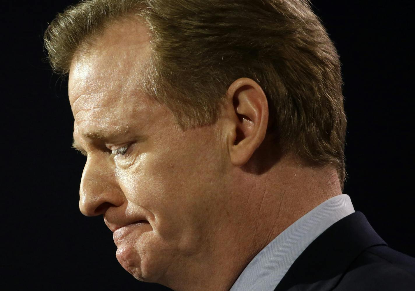 NFL Commissioner Roger Goodell participates in a news conference for NFL Super Bowl XLIX football game Friday, Jan. 30, 2015, in Phoenix. (AP Photo/Matt Slocum) ORG XMIT: NFL1