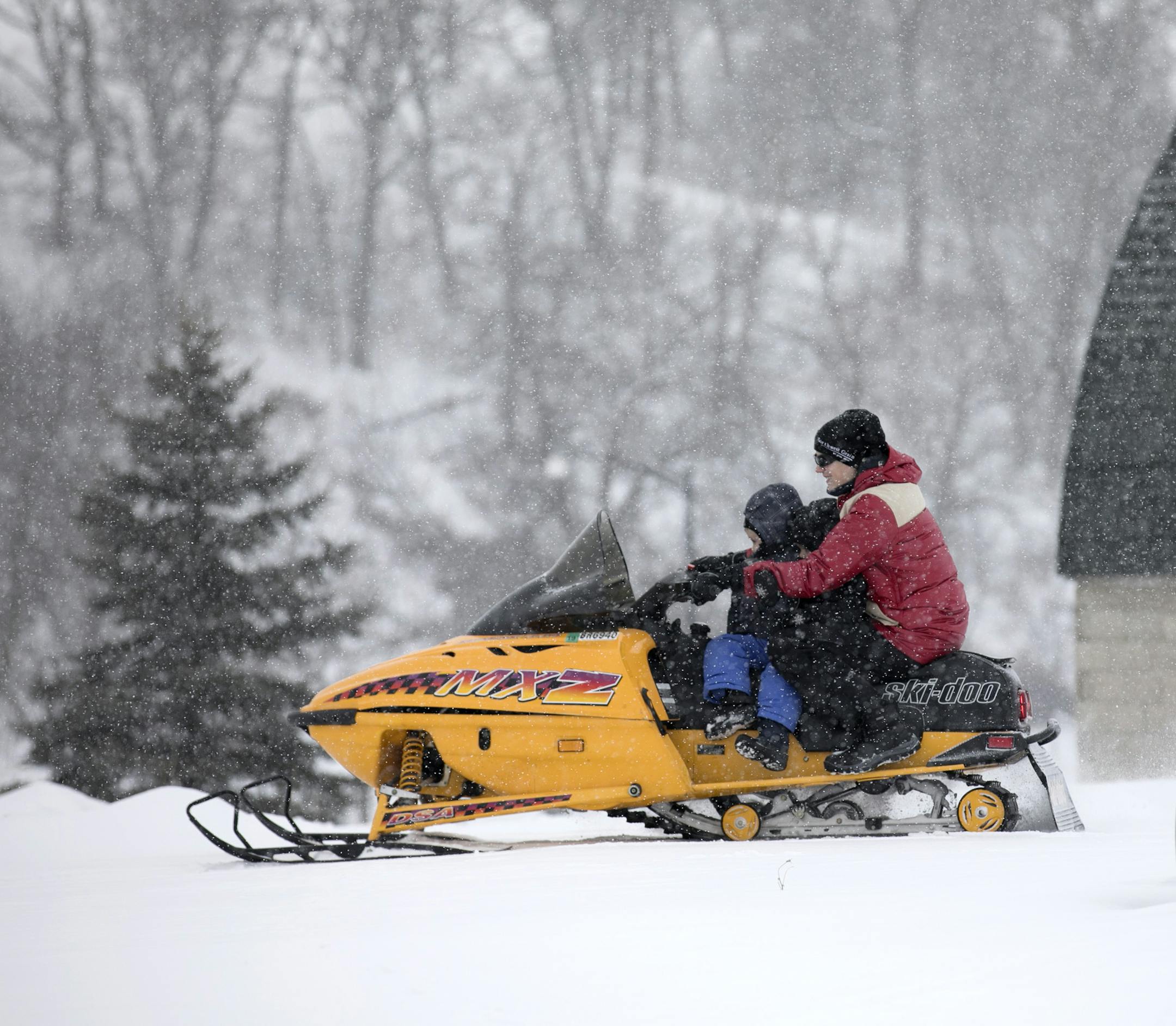 Christopher Ingraham takes his twin sons, Jack and Charlie, for their first snowmobile ride this winter. ] Washington Post reporter Christopher Ingraham's unlikely story starts with him writing a data driven article about how bad it is to live in Red Lake County, MN, and ends with him falling in love with the place and moving his family there from D.C. BRIAN PETERSON ¥ brian.peterson@startribune.com
Red Lake Falls, MN 01/29/17