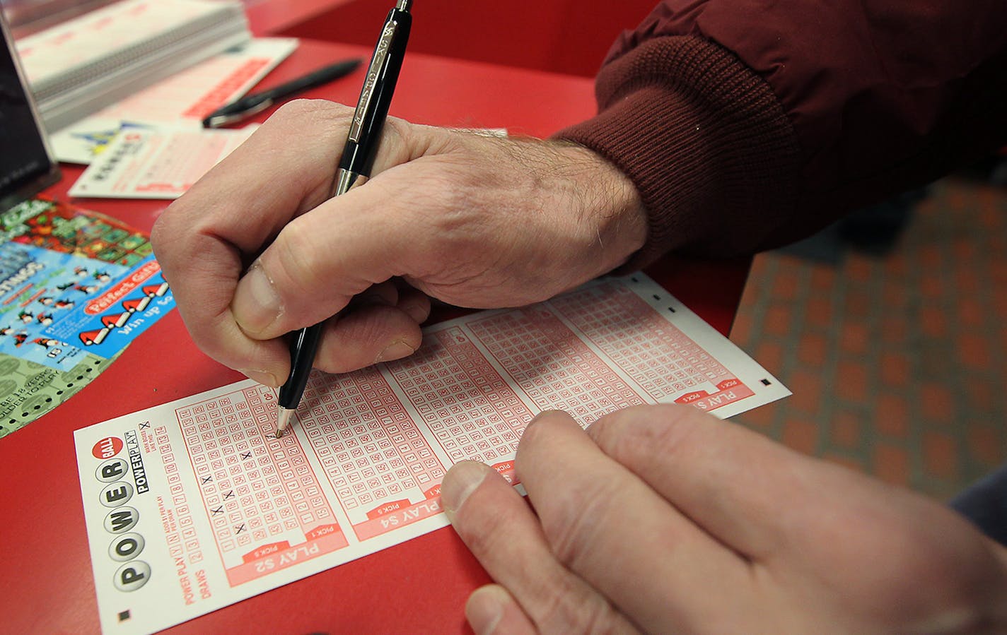 Kevin Hughes filled out a Powerball ticket for purchase at a Northeast Super America, Friday, January 8, 2016 in Minneapolis, MN. The store recently sold a winning ticket for the Minnesota Millionaire. ] (ELIZABETH FLORES/STAR TRIBUNE) ELIZABETH FLORES &#x2022; eflores@startribune.com ORG XMIT: MIN1601081243211877