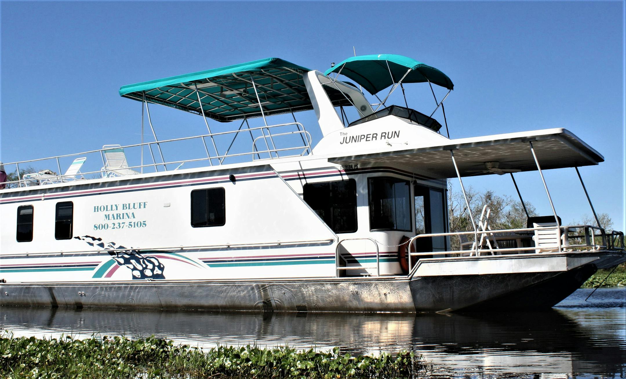 One of the houseboats for rent from Holly Bluff Marina in DeLand, Fla. (Nancy Moreland/Chicago Tribune/TNS) ORG XMIT: 1228991