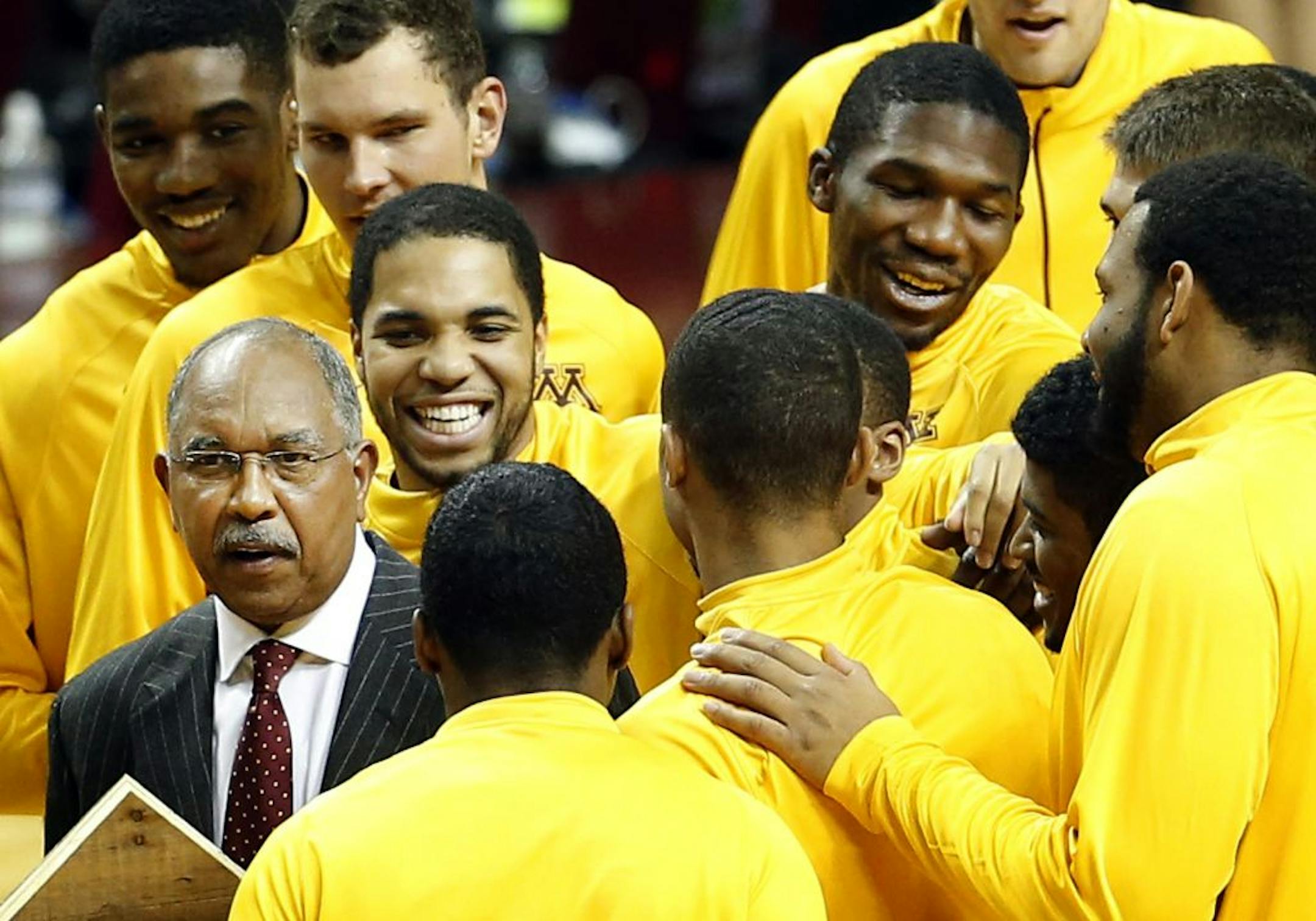 Minnesota head basketball coach Tubby Smith and players