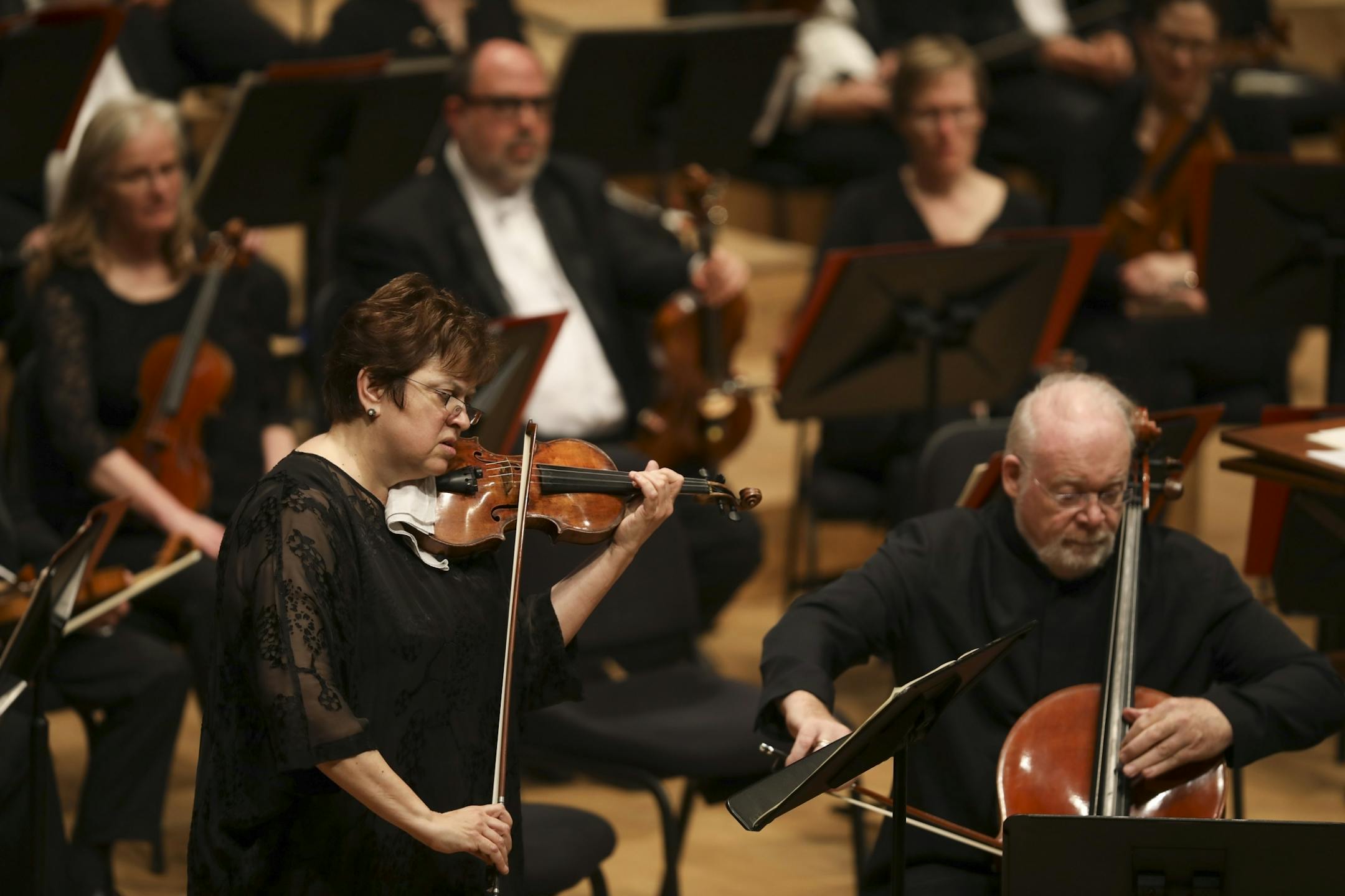 Former Minnesota Orchestra Concertmaster Jorja Fleezanis and cellist Lynn Harrell performed "Lent" from Sonata for Violin and Cello by Maurice Ravel during the service. Harrell helped Skrowaczewski open Orchestra Hall and was the first soloist to perform with the orchestra there in 1974.