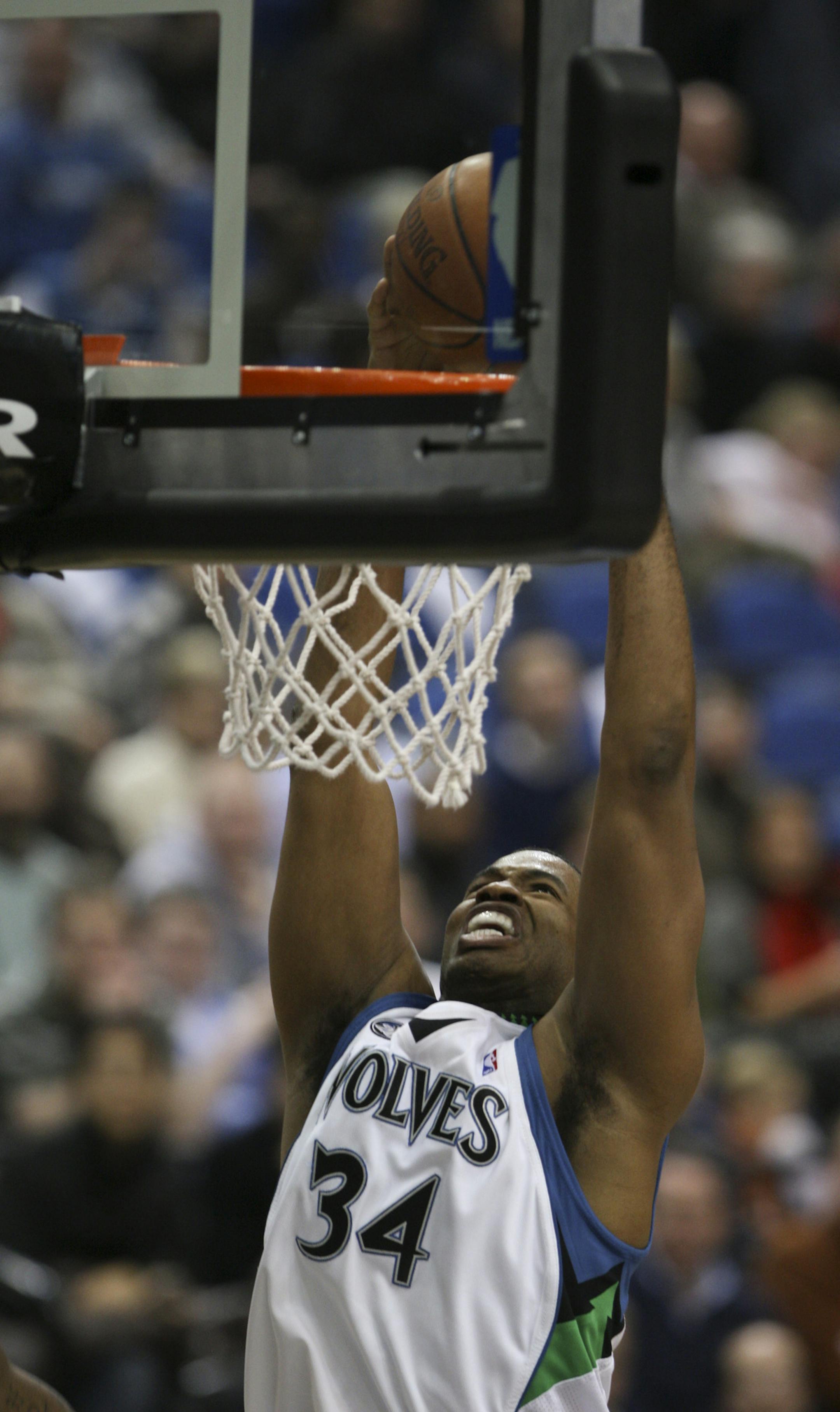 JEFF WHEELER ï jwheeler@startribune.com MINNEAPOLIS - 2/20/09 - The Timberwolves met the Indiana Pacers in a game Friday night at Target Center in Minneapolis. The Pacers led 61 - 48 at the half. IN THIS PHOTO: ] Minnesota's Jason Collins with a first half dunk, his only points of the first half of the game. ORG XMIT: MIN2013042916404650