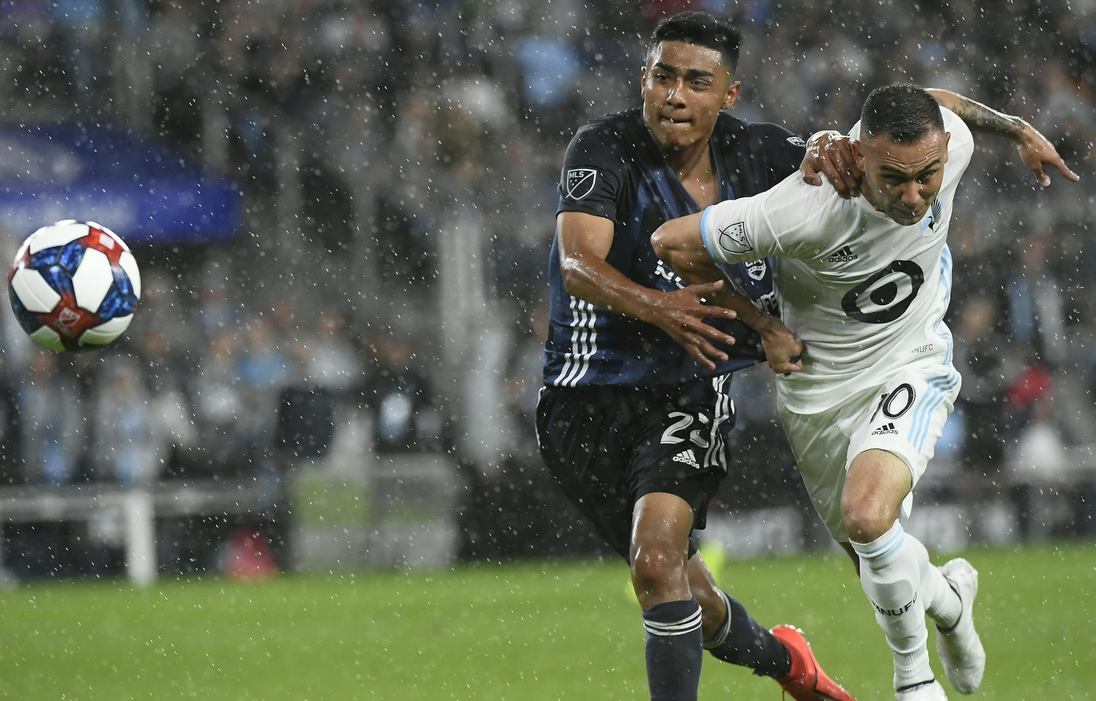 Minnesota United midfielder Miguel Ibarra (10) and Los Angeles Galaxy defender Julian Araujo (22) raced down the pitch for the ball in the second half Wednesday. ] Aaron Lavinsky &#xa5; aaron.lavinsky@startribune.com Minnesota United FC played the Los Angeles Galaxy in an MLS soccer game on Wednesday, April 24, 2019 at Allianz Field in St. Paul, Minn.